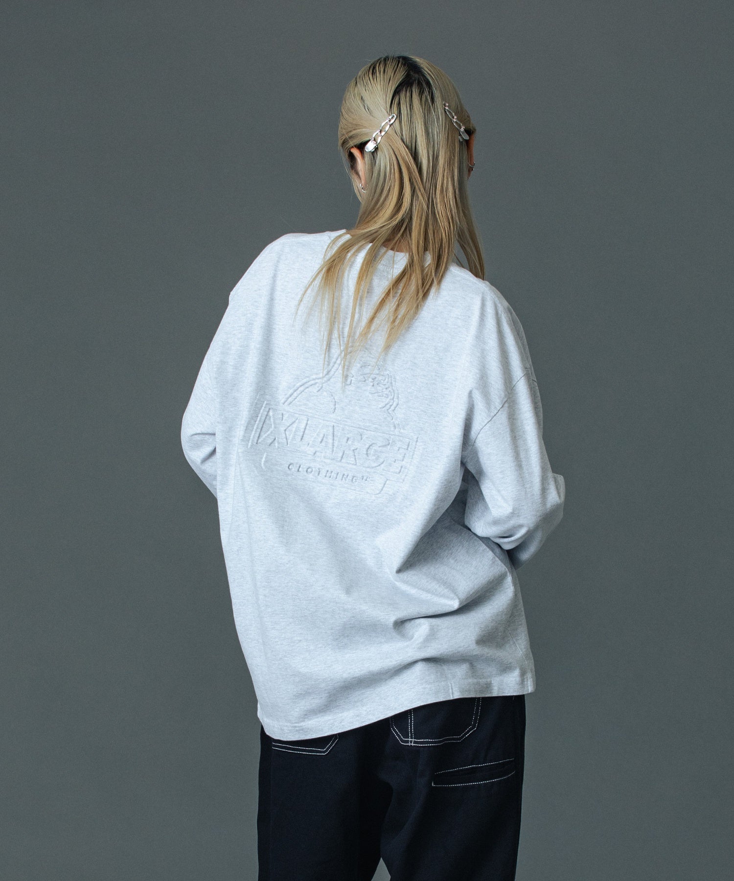EMBOSSED SLANTED OG L/S TEE