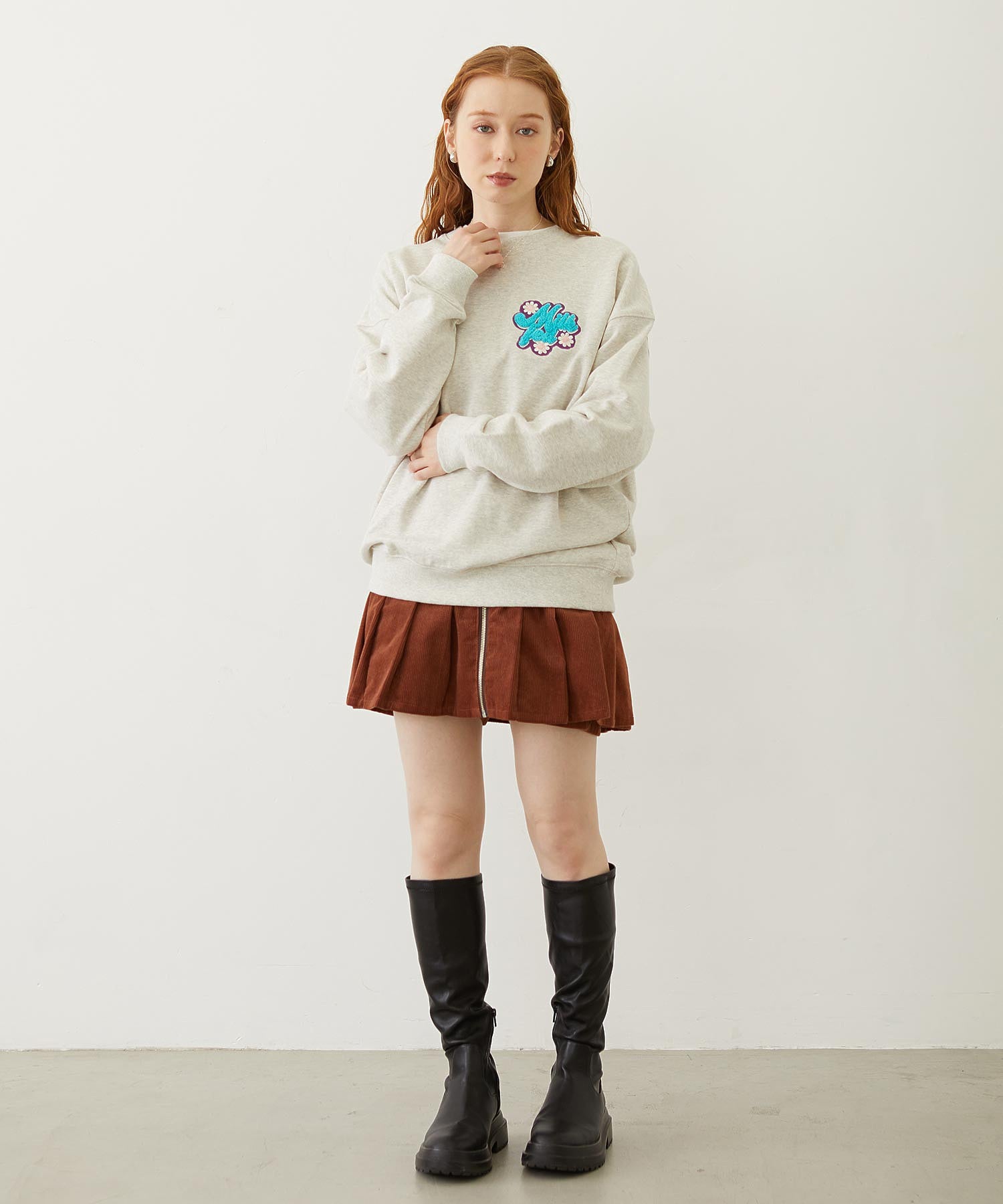 FLOWER LOGO CHENILLE EMBROIDERY SWEAT TOP