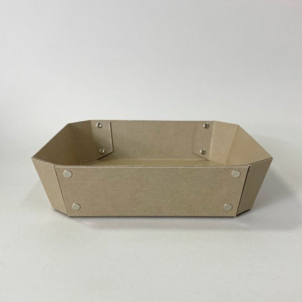 8_TRAY M