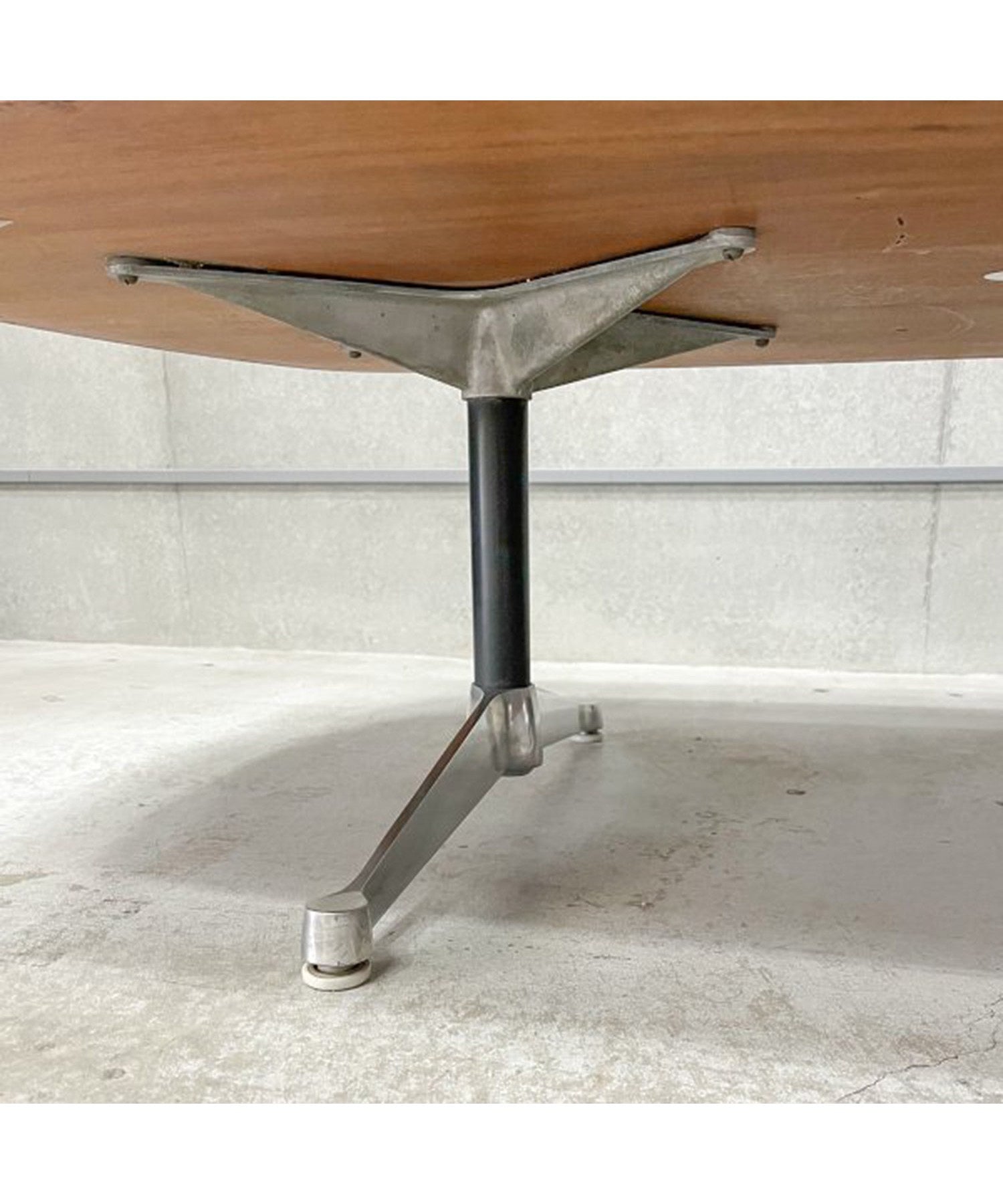 HermanMiller Eames Oval Top Coffee Table