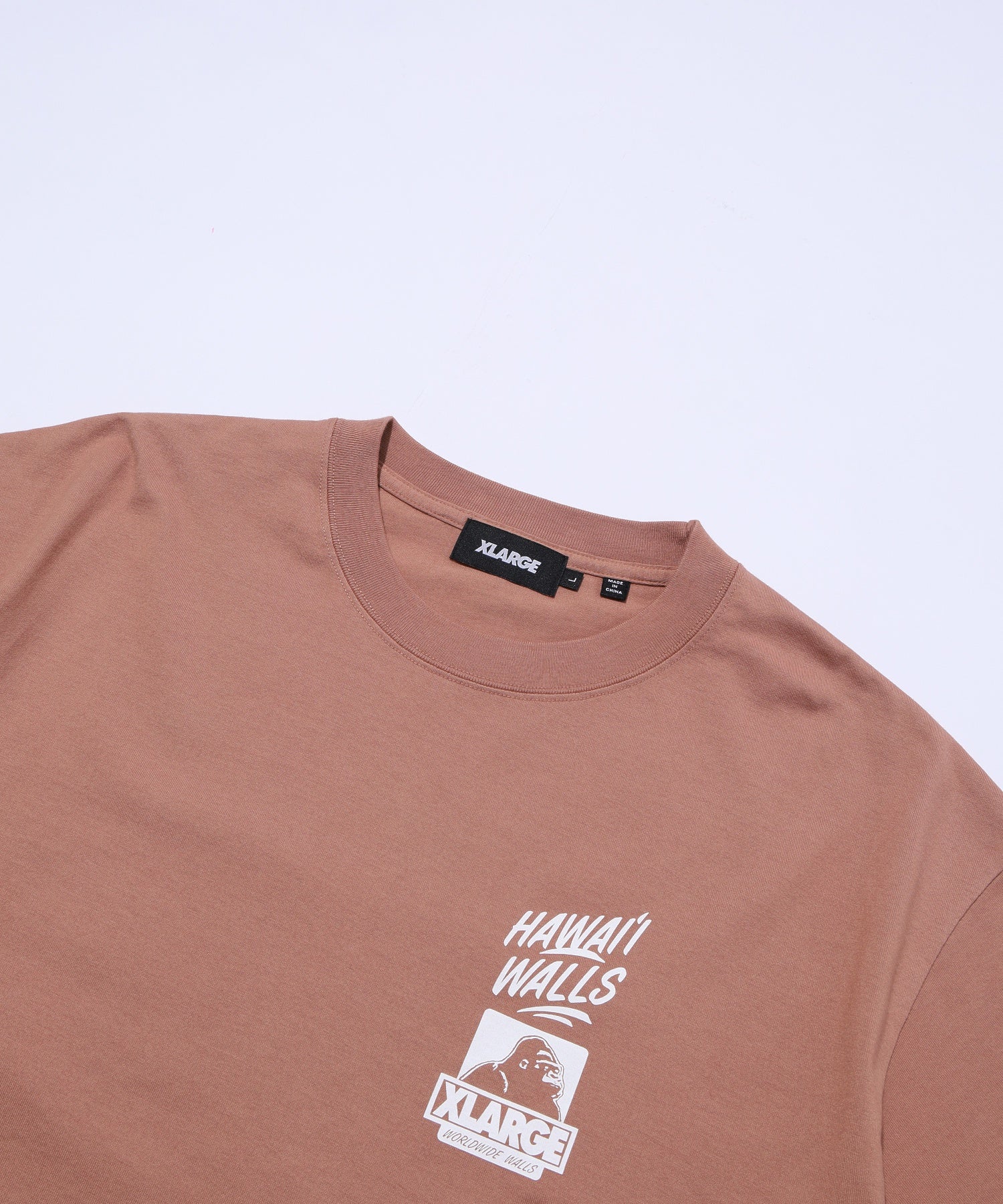 XLARGE x HAWAII WALLS S/S TEE calif-ART