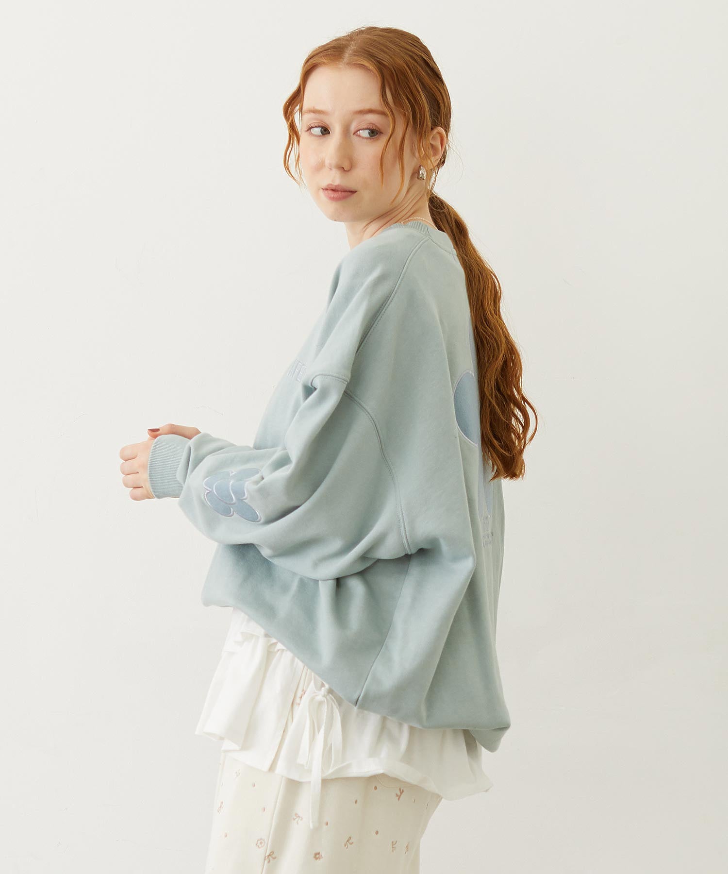 FLOWER ELBOW PATCH SWEAT TOP