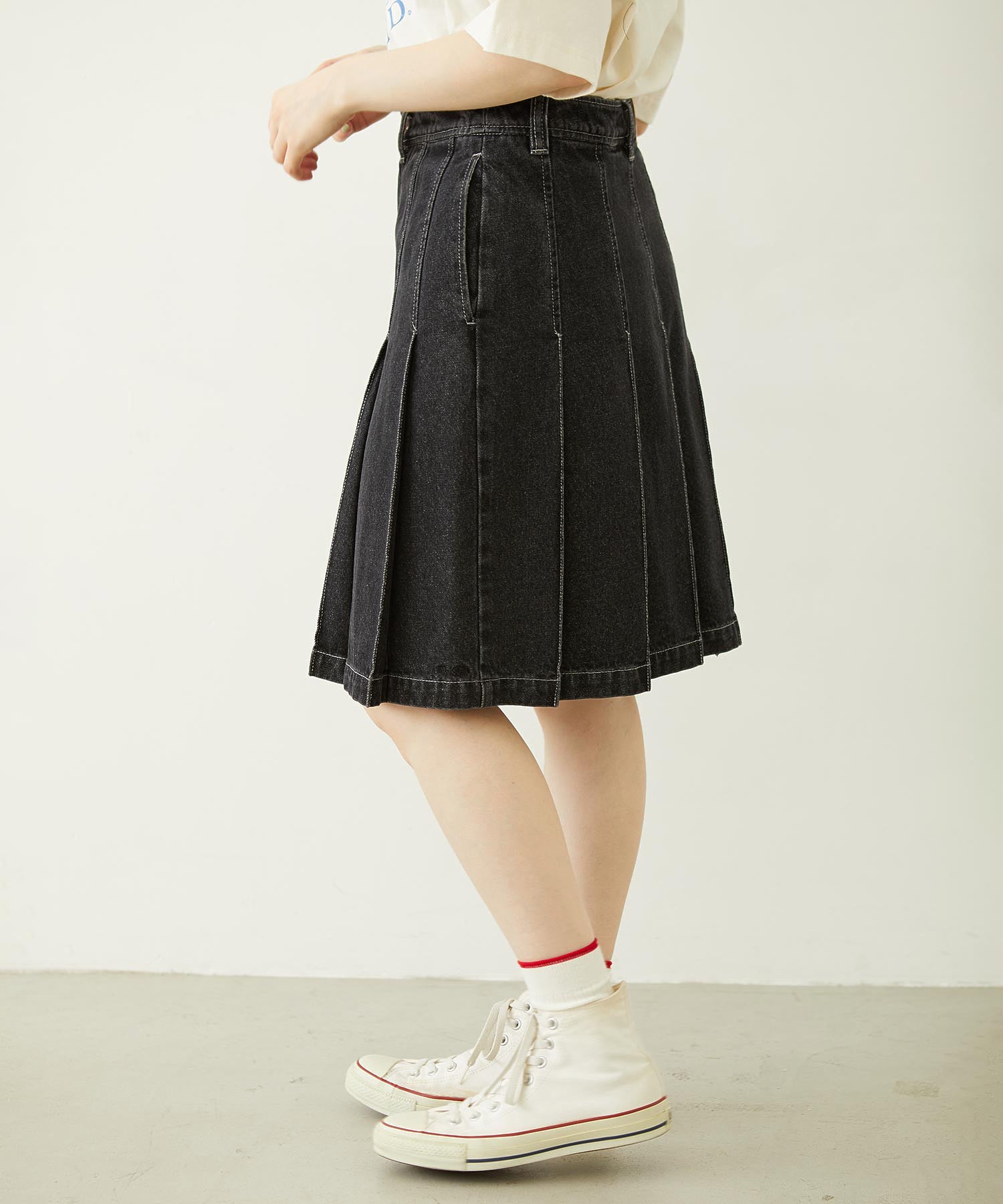 PLEATED DENIM SKIRT