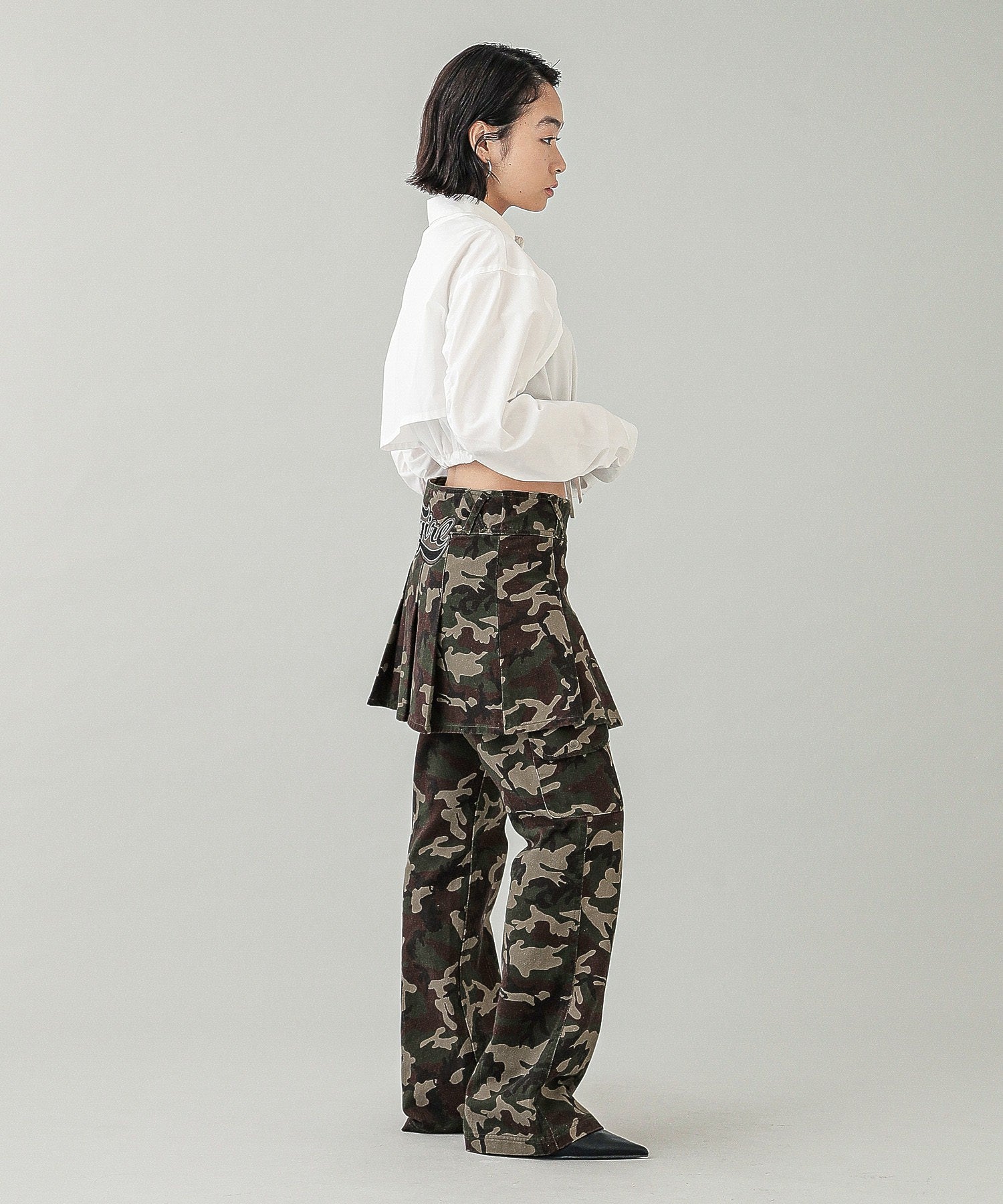 LOW RISE HIP LOGO PANTS