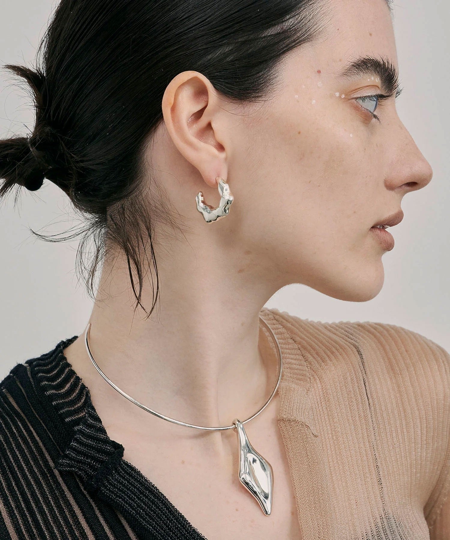 loni/LEAF PLATE CHOKER