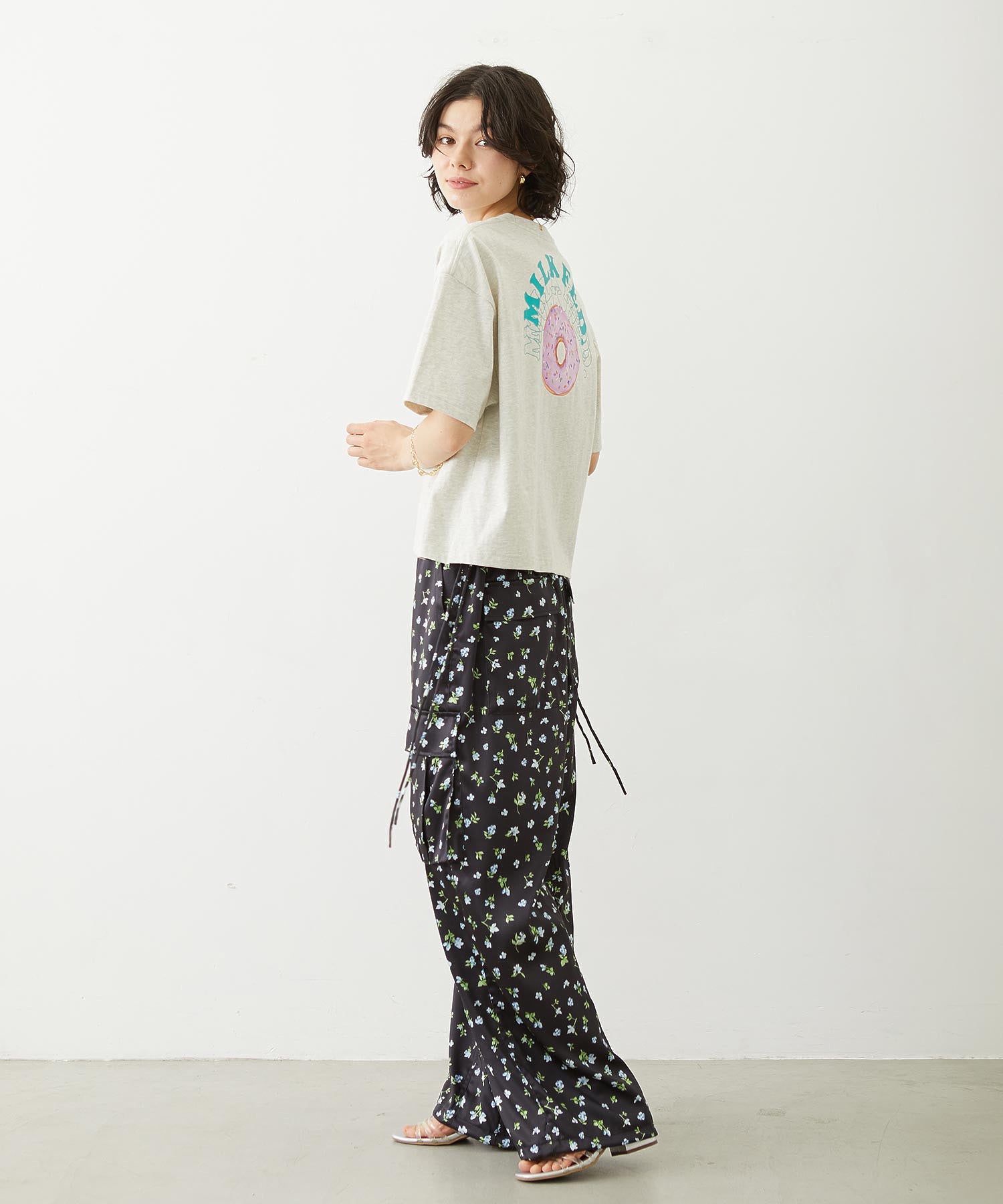 FLORAL PATTERN SATIN CARGO PANTS