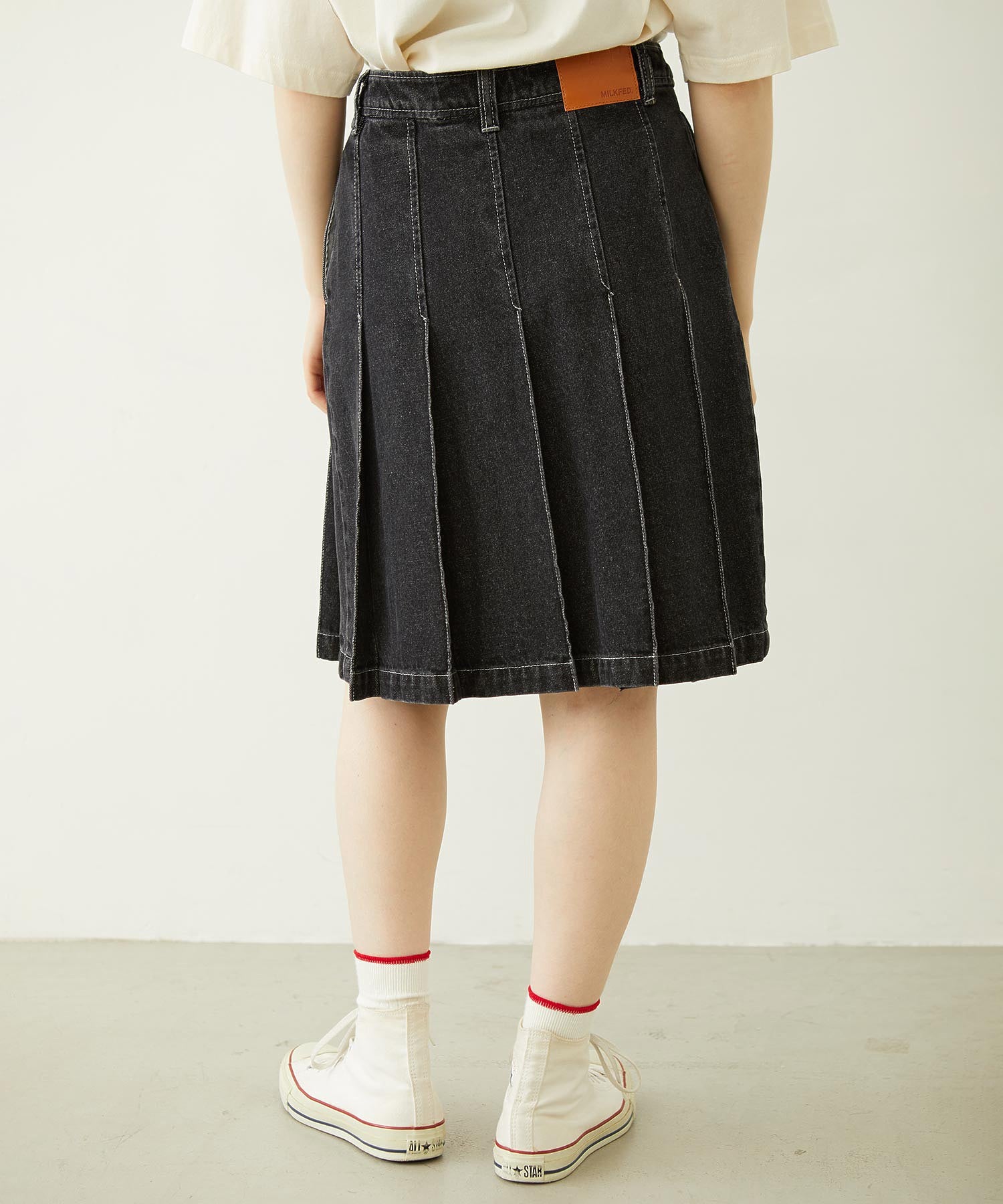 PLEATED DENIM SKIRT