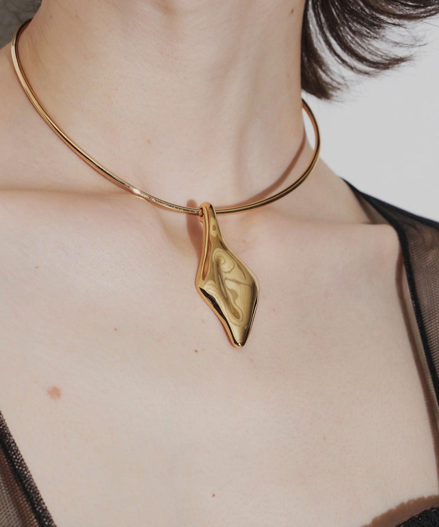 loni/LEAF PLATE CHOKER