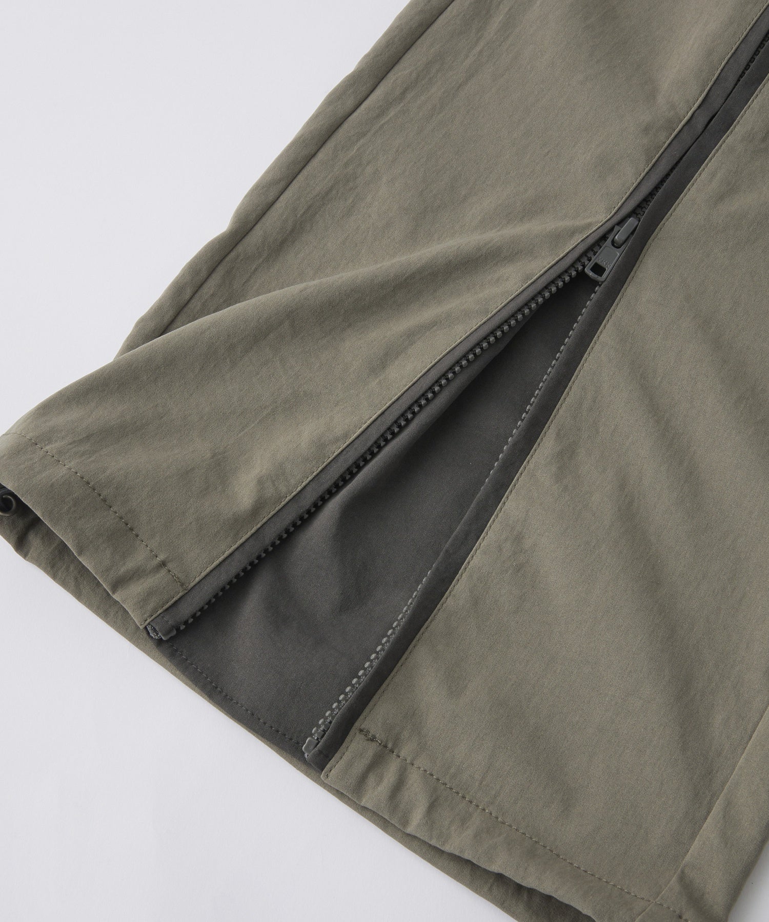 FRONT LINE ZIP UP PANTS