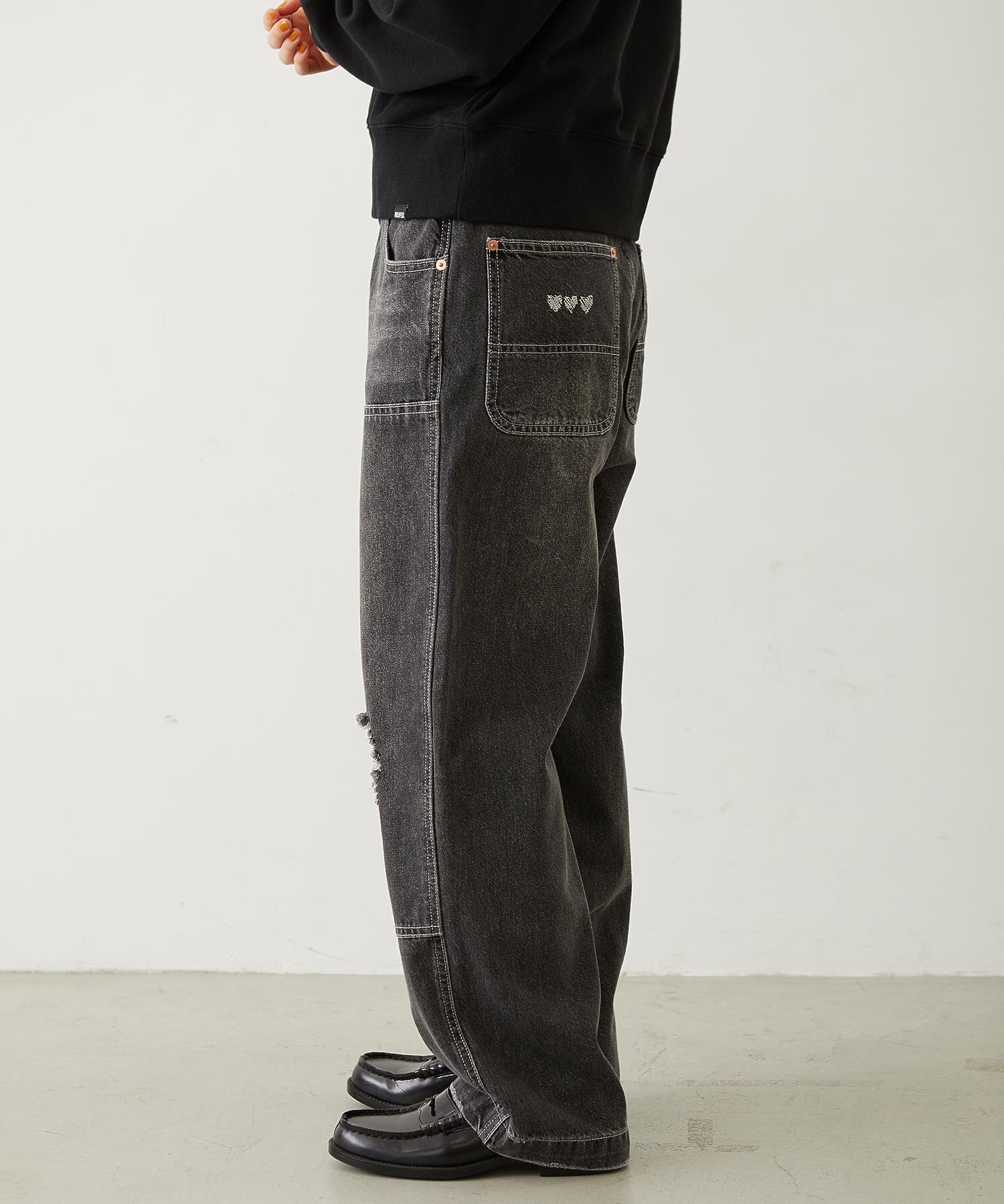DOUBLE KNEE DISTRESSED DENIM PANTS