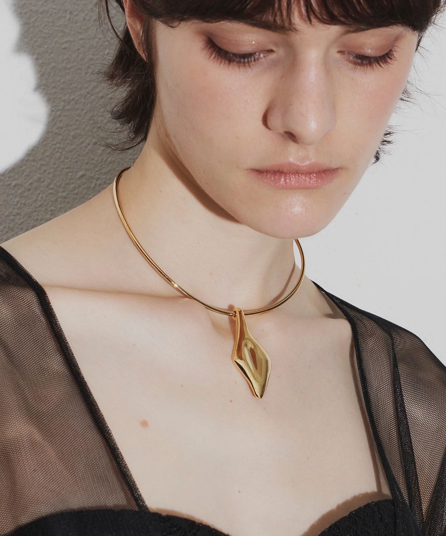 loni/LEAF PLATE CHOKER