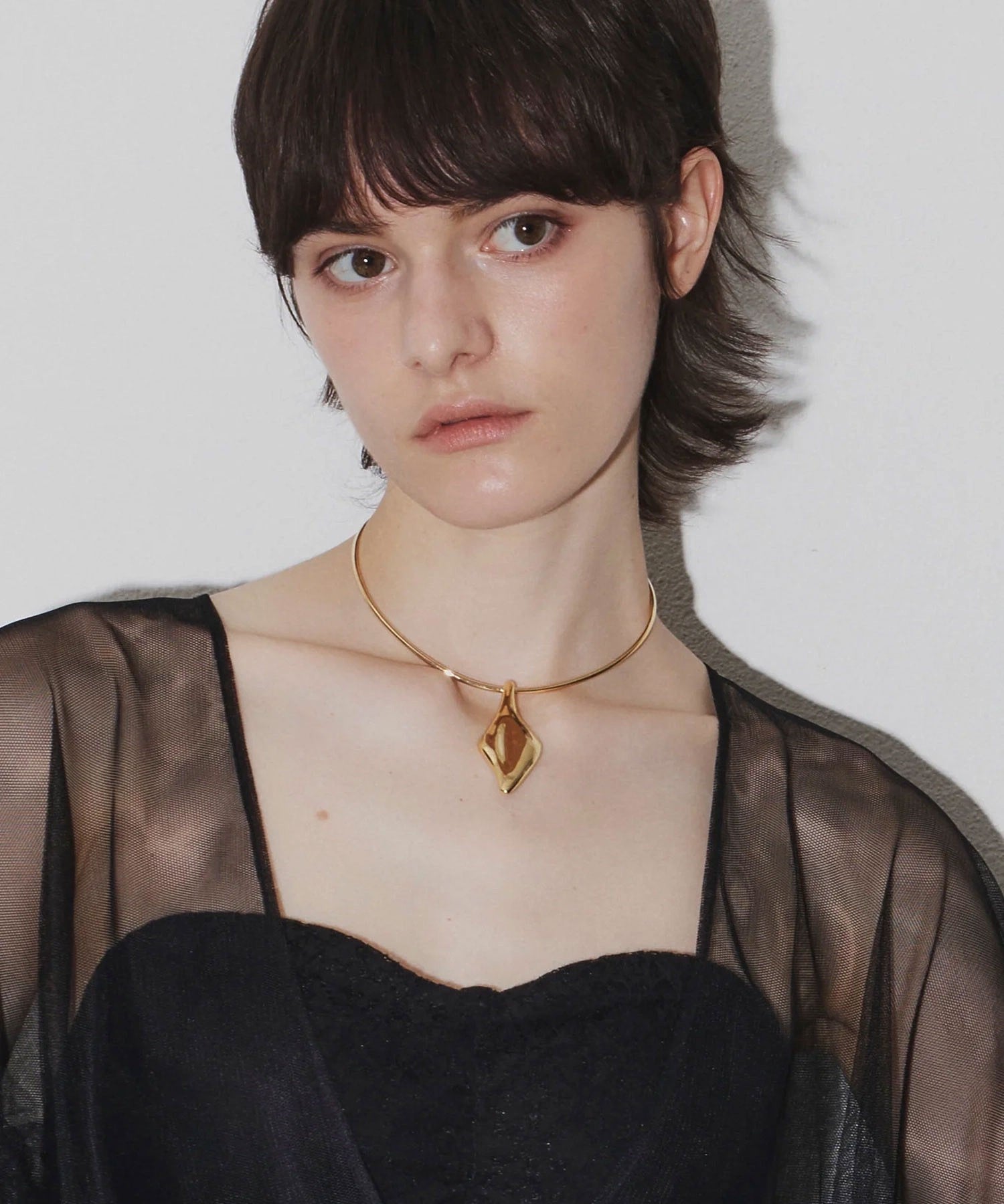 loni/LEAF PLATE CHOKER