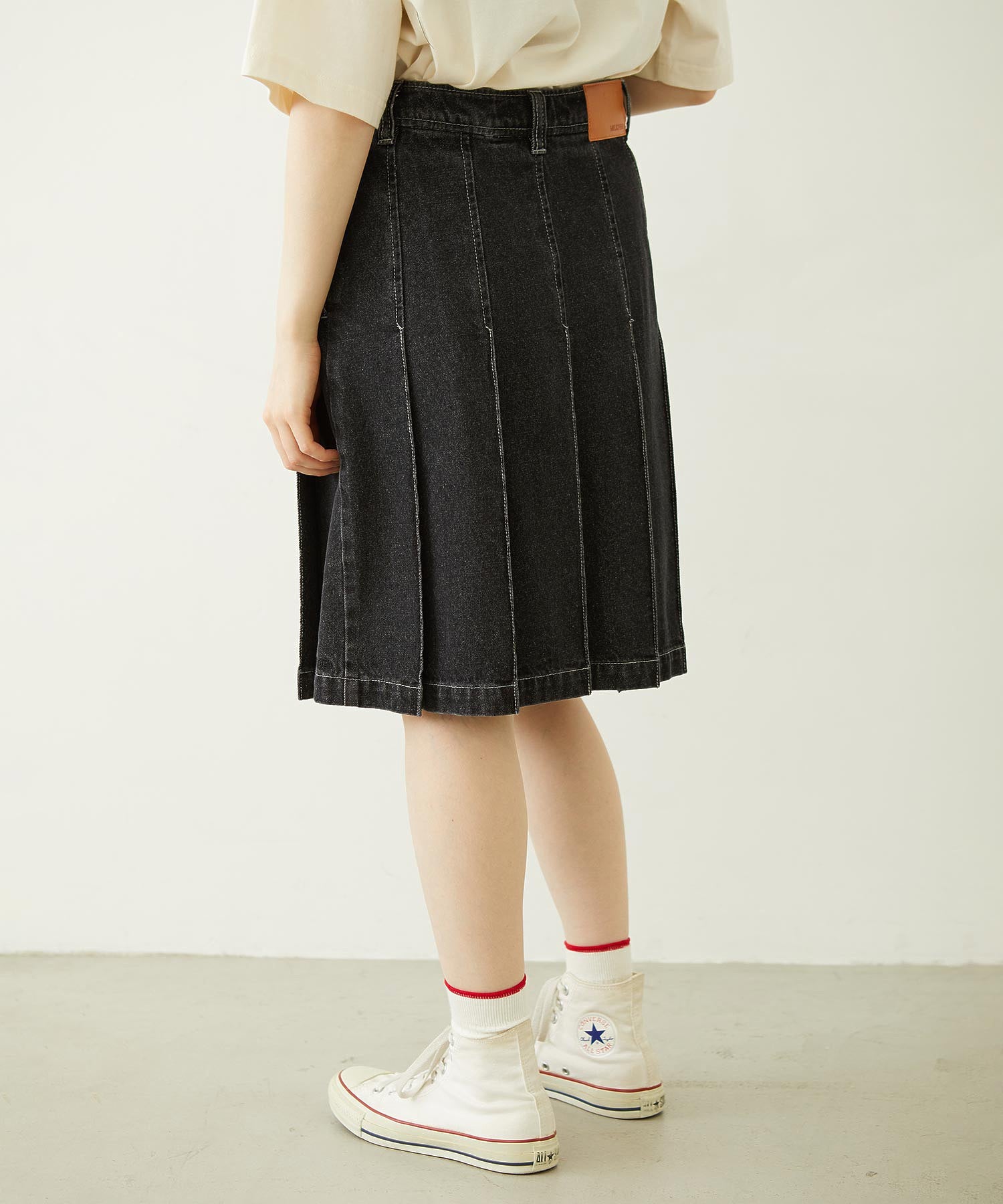 PLEATED DENIM SKIRT