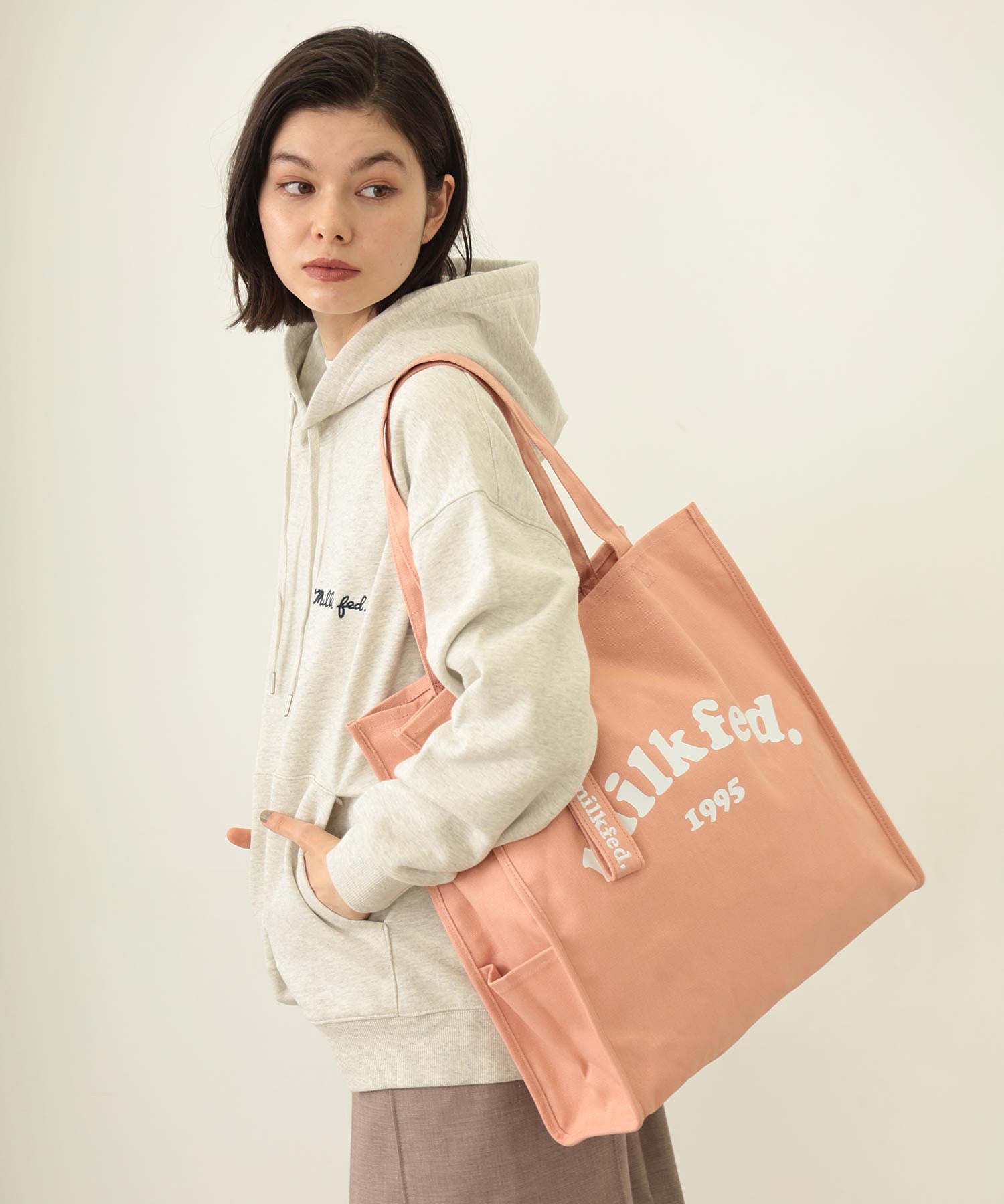 PIPING SQUARE TOTE COOPER LOGO MILKFED.