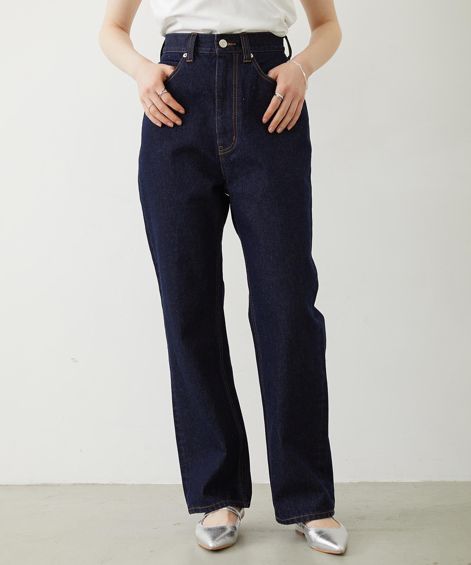 STRAIGHT DENIM PANTS