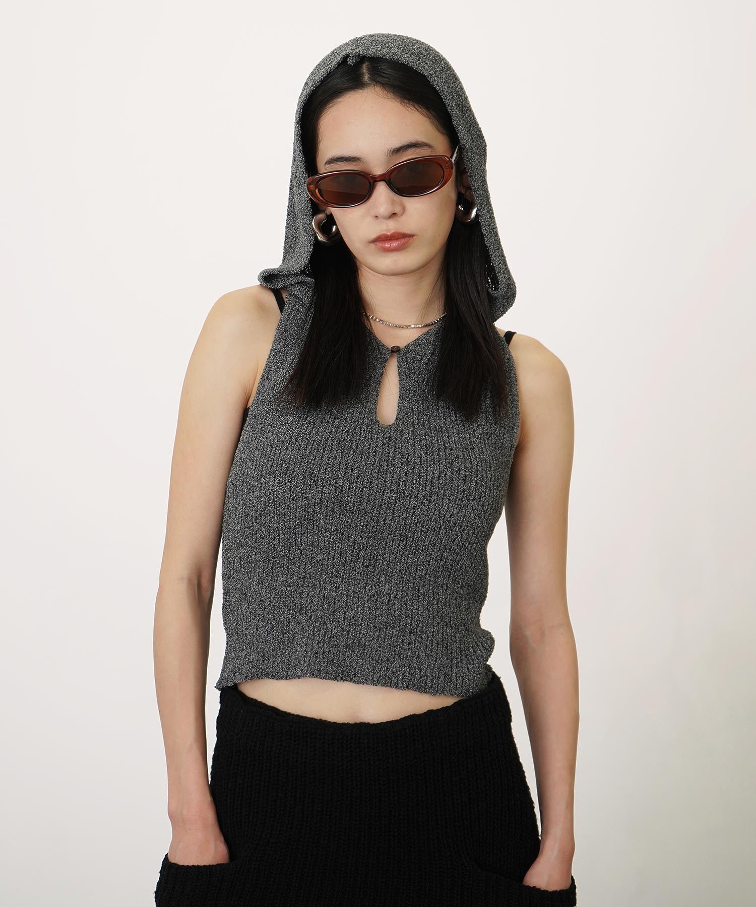 ＜人気アイテム再入荷＞バックオープンニットフーディー