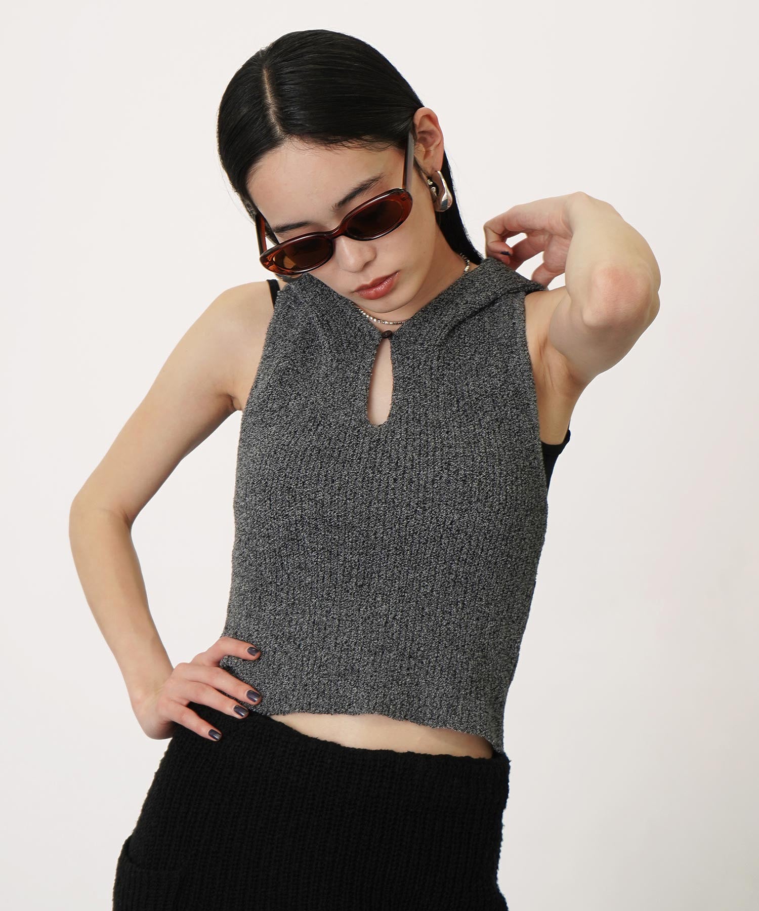 ＜人気アイテム再入荷＞バックオープンニットフーディー