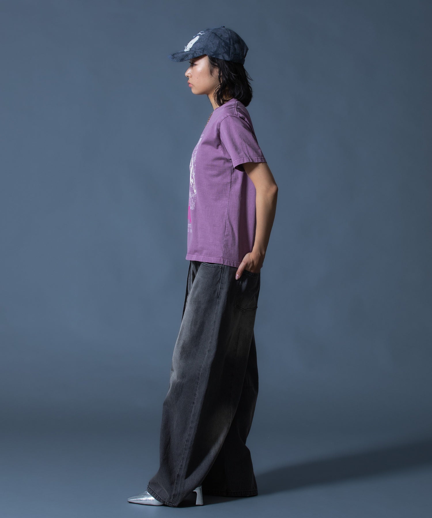FADED FACE LABEL WIDE BAGGY DENIM PANTS
