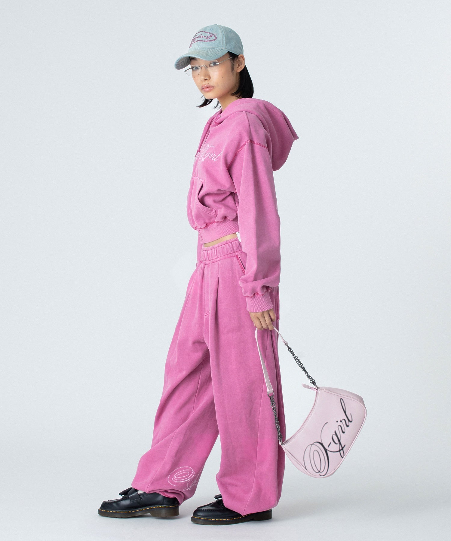 SPRAY SCRIPT LOGO SHOULDER BAG