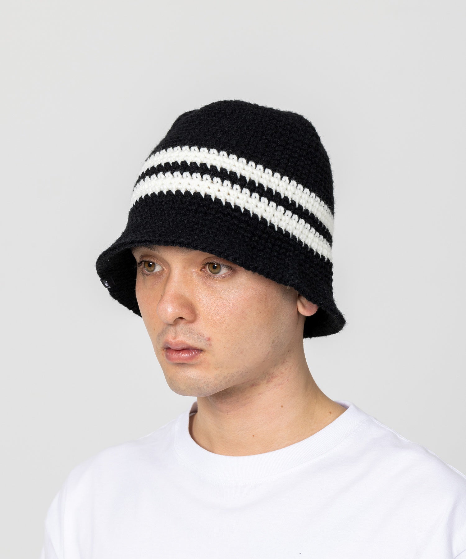 KNITTED BUCKET HAT