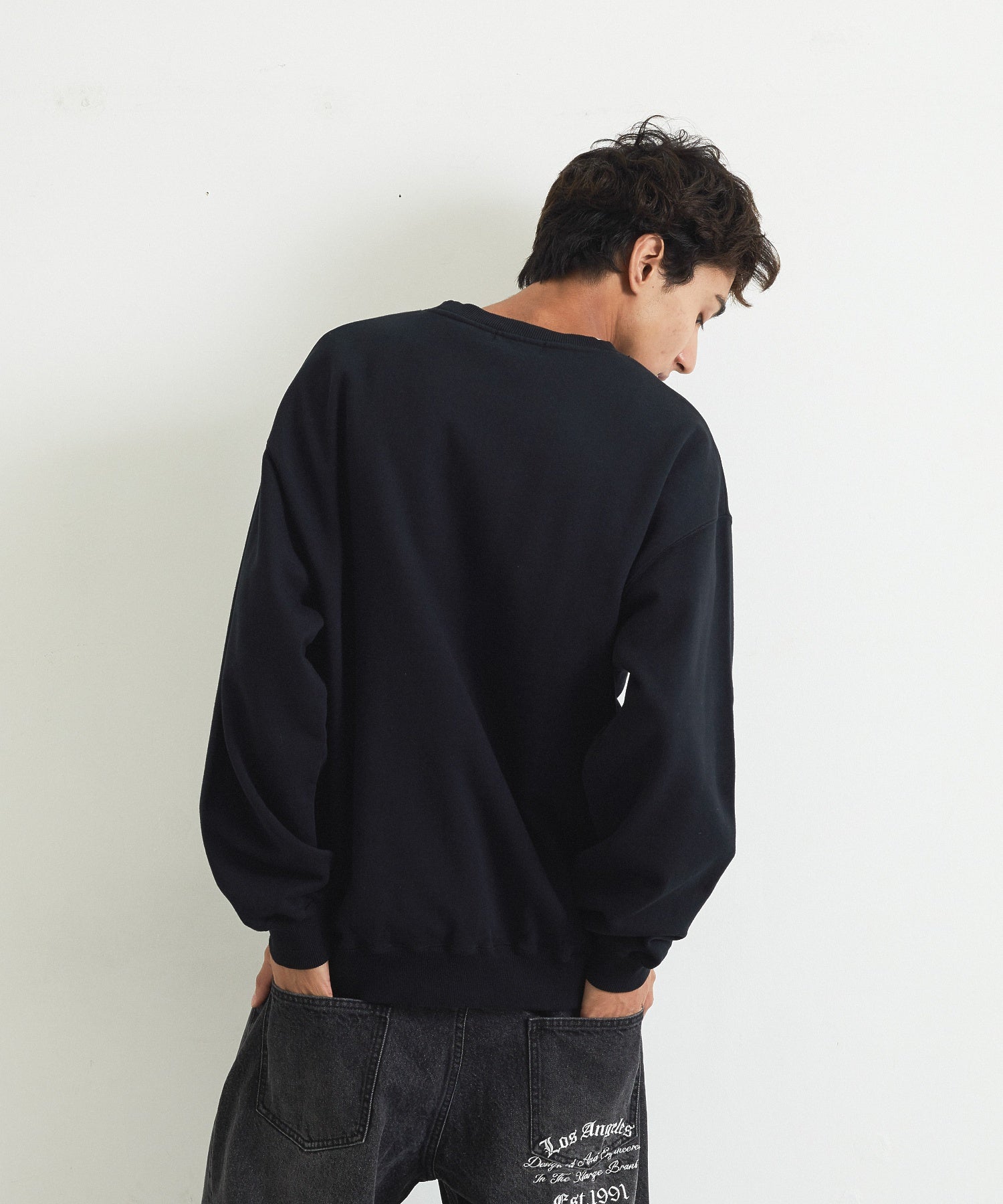 OLD ENGLISH CREWNECK SWEATSHIRT