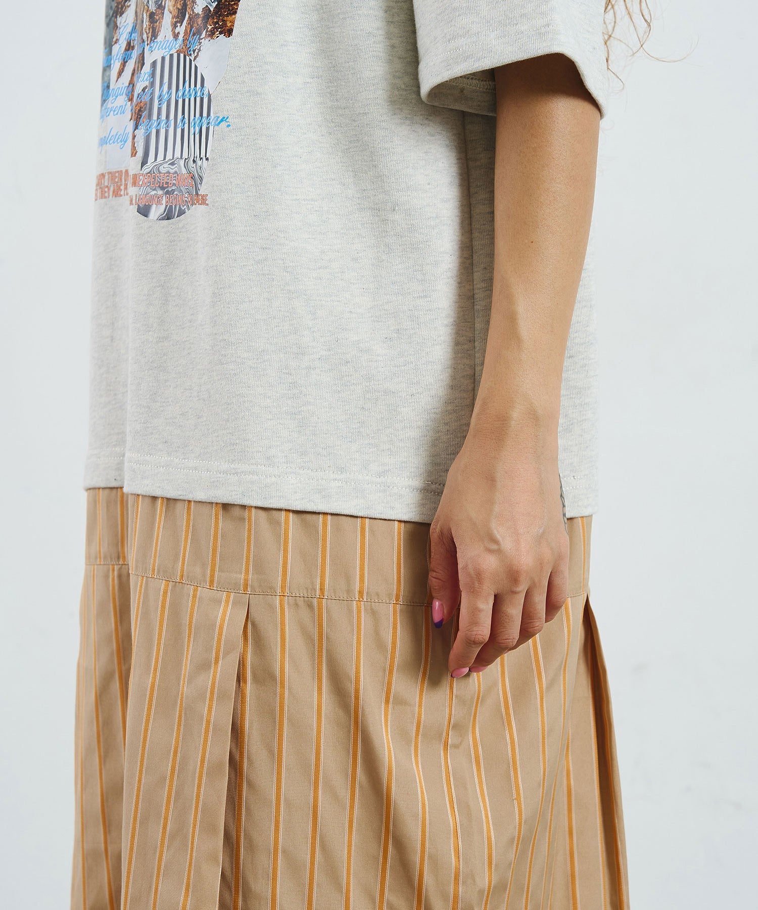 OKIRAKU×ROSEBUD/REGIMENTAL STRIPE SKIRT GRAPHIC DRESS