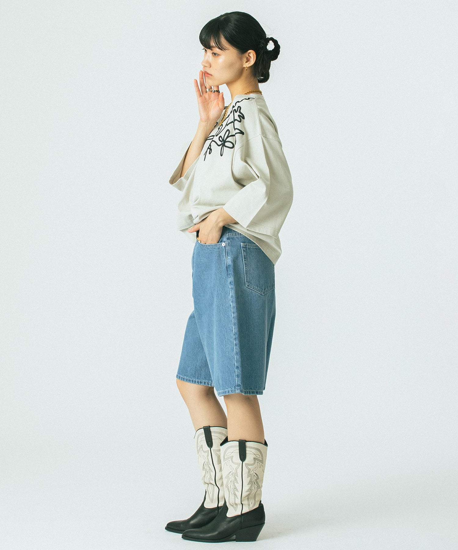mag.by c/EMBROIDERY H/S TEE