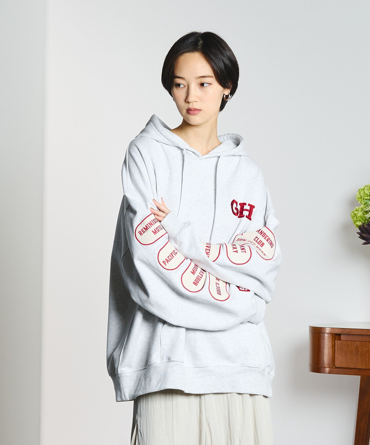 GENE HEAVENS/EMBROIDERY HOODED SWEAT