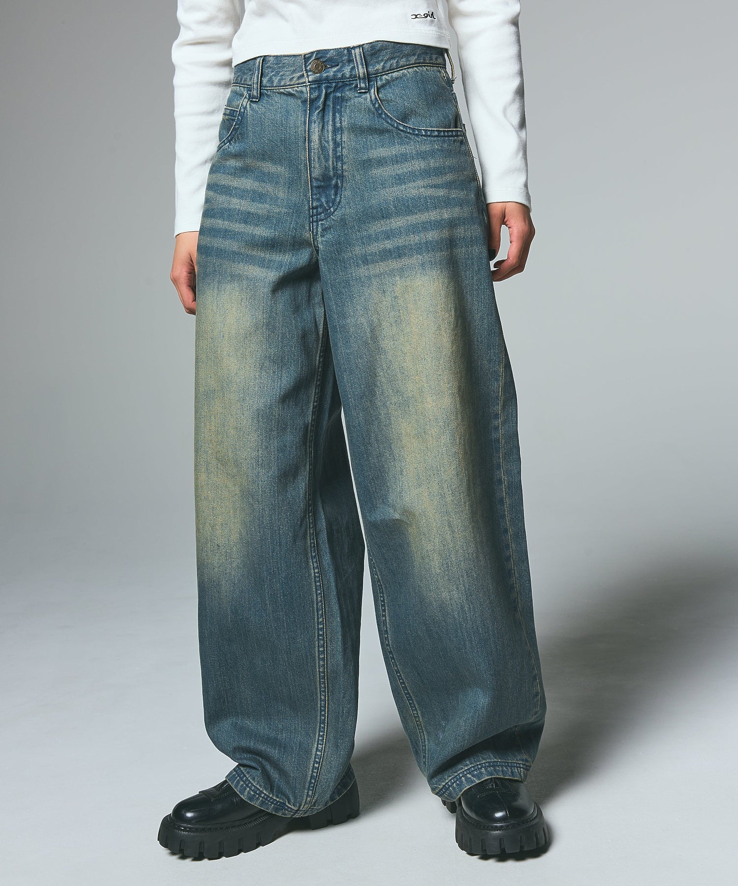 LOGO POCKET LOOSE DENIM PANTS