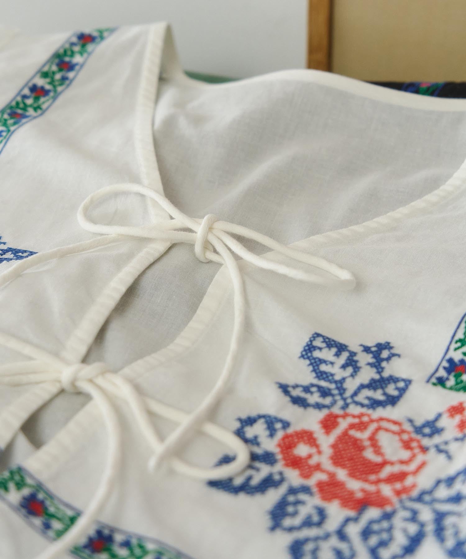 EMBROIDERY RIBBON BLOUSE