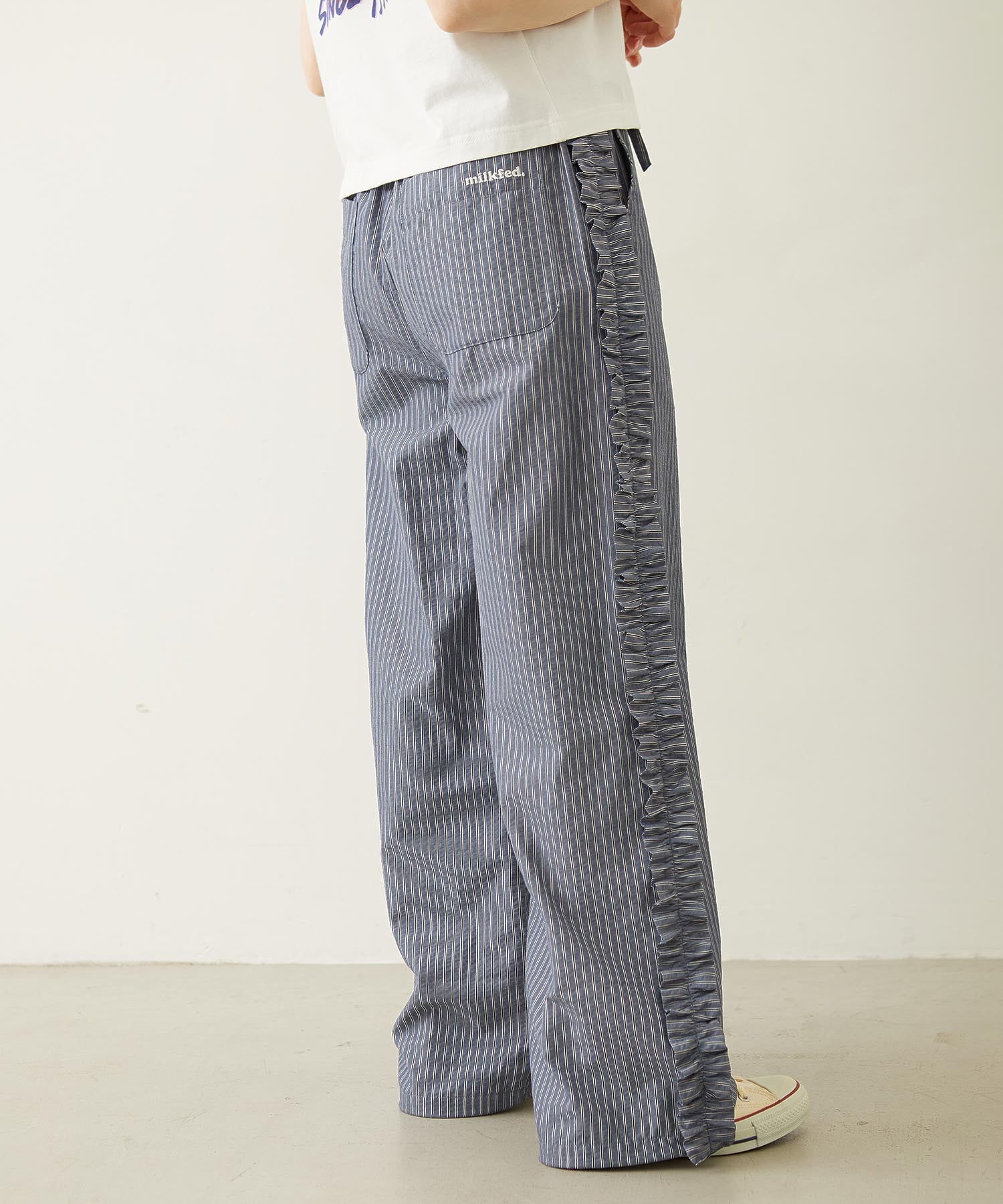STRIPED RUFFLE PANTS
