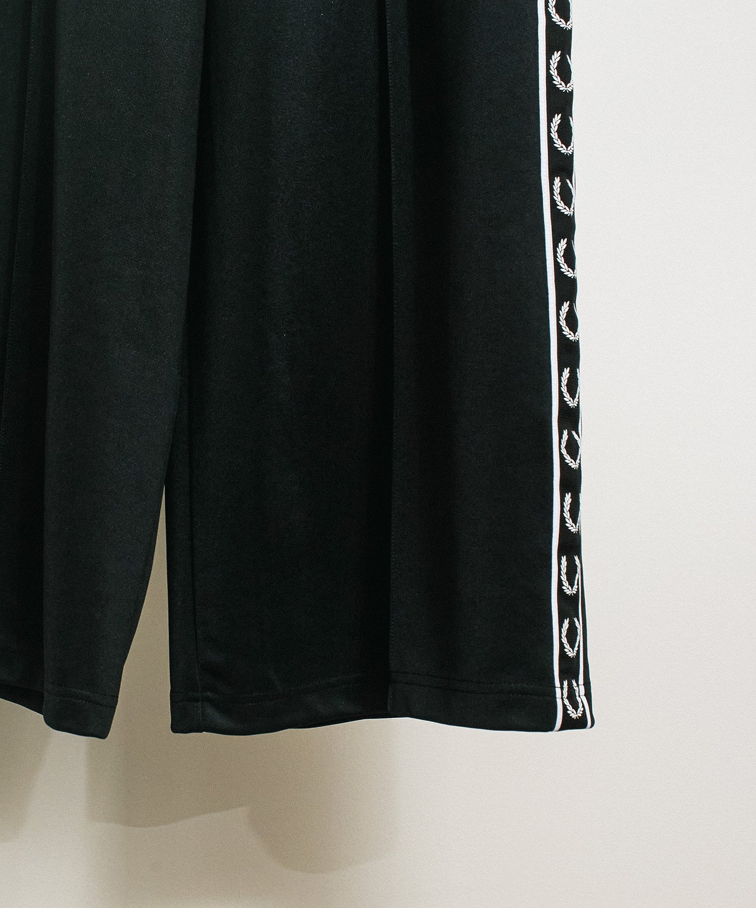 FRED PERRY/TAPED TRACK PANTS