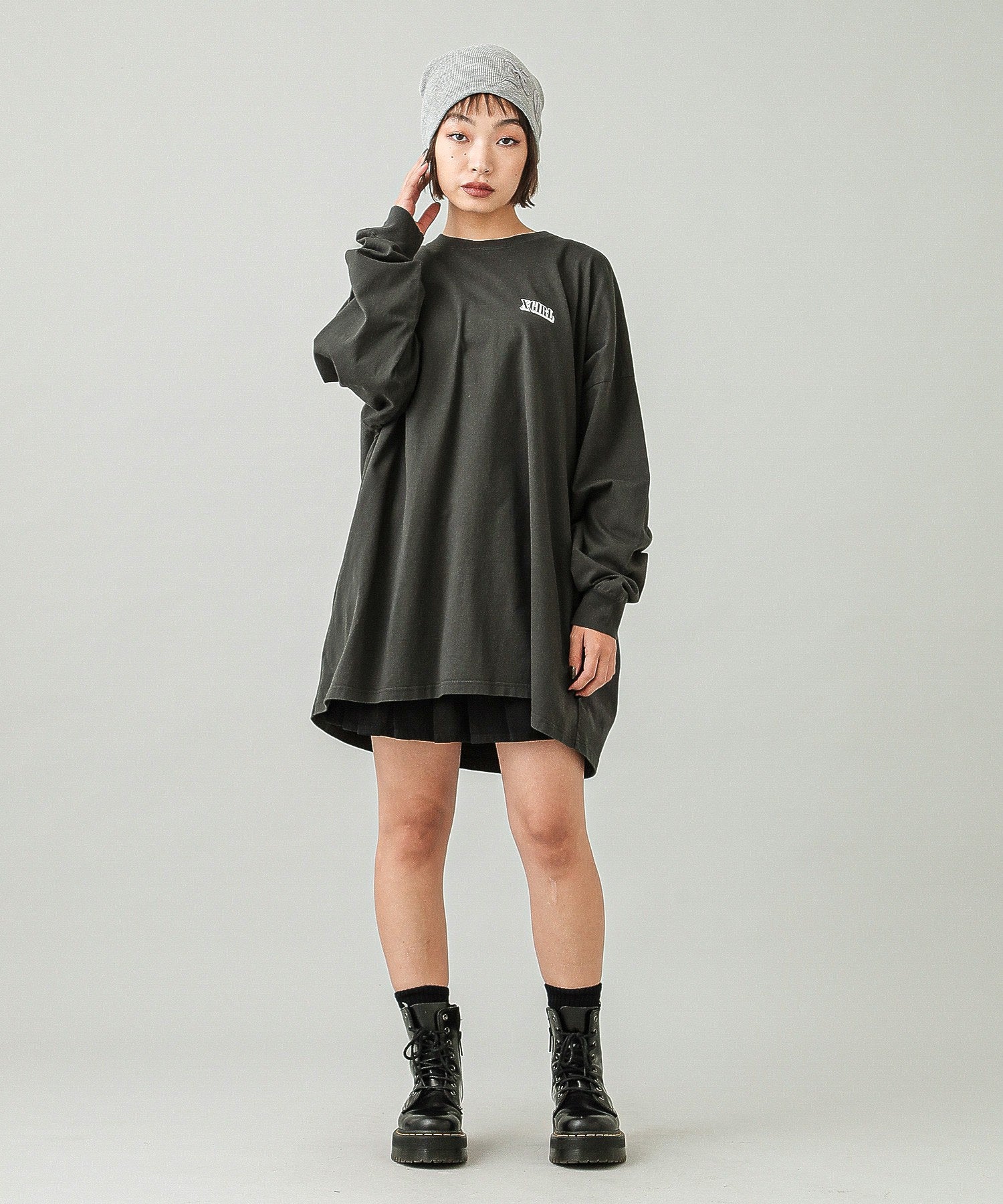 CIRCLE BACKGROUND FACE LOGO L/S BIG TEE DRESS