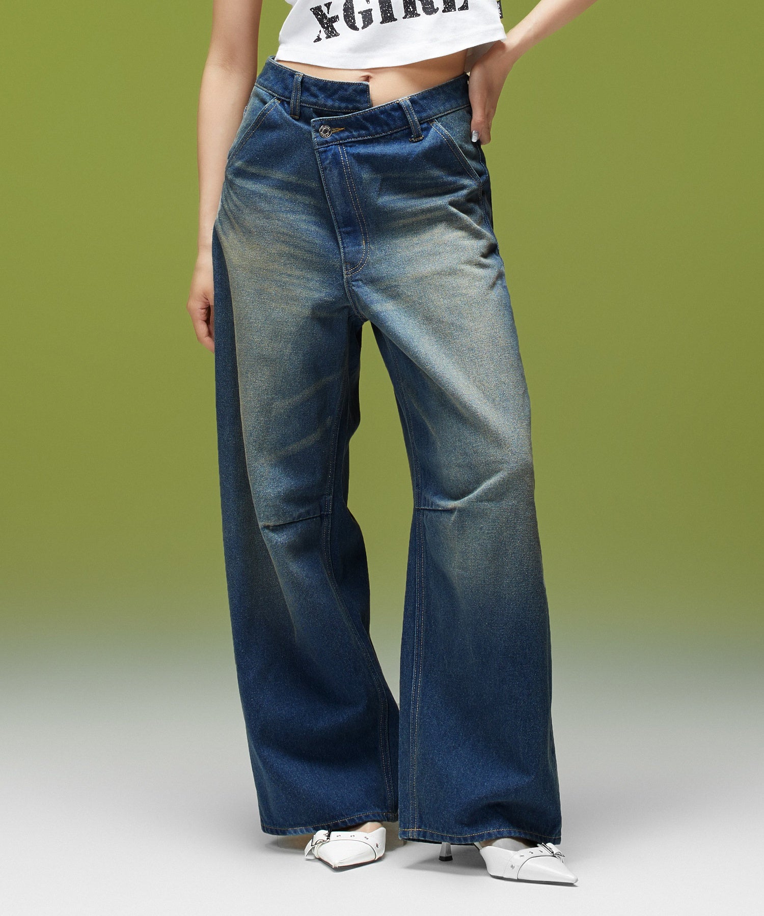 EMBLEM POCKET ASYMMETRIC WAIST DENIM PANTS