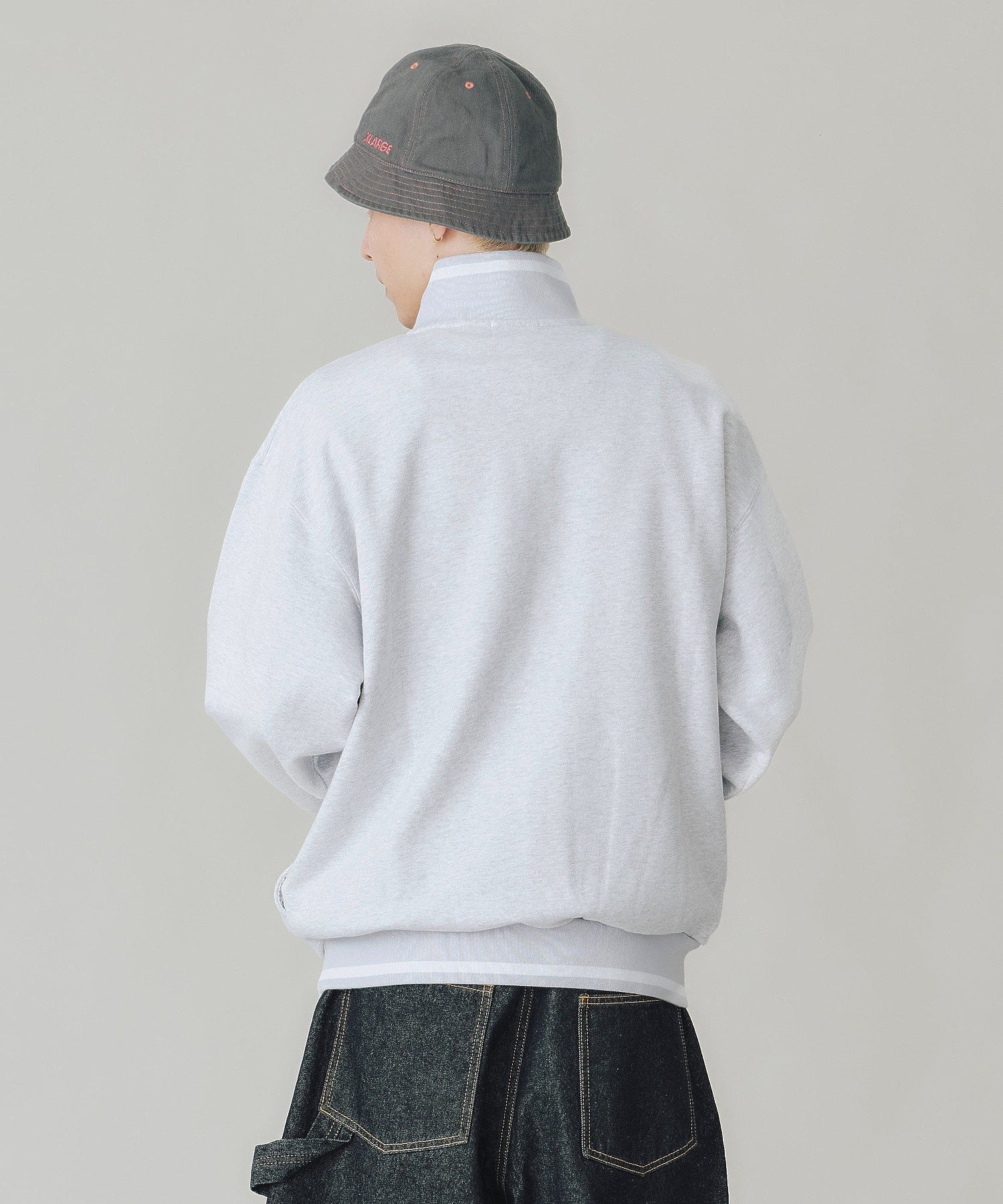 STRIPED RIB HALF ZIP SWEATSHIRT