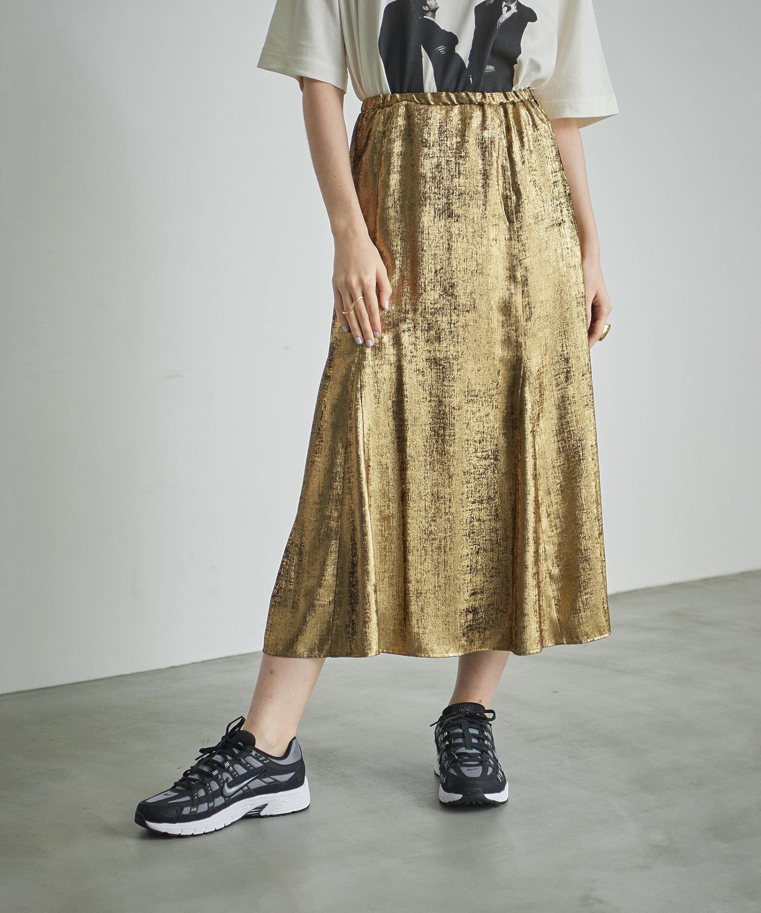 セミフレアメタリックスカート