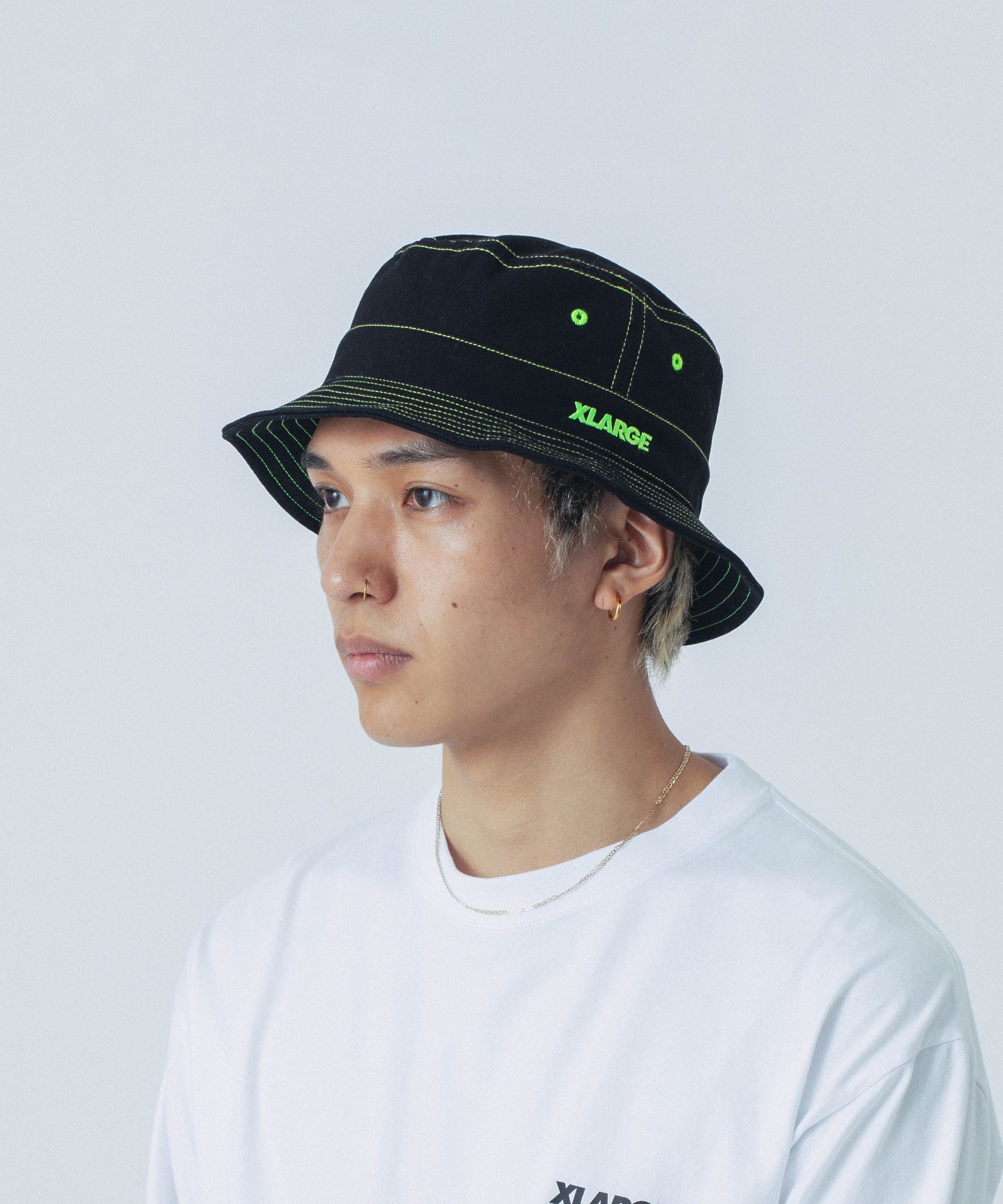 CONTRAST STITCHED BUCKET HAT