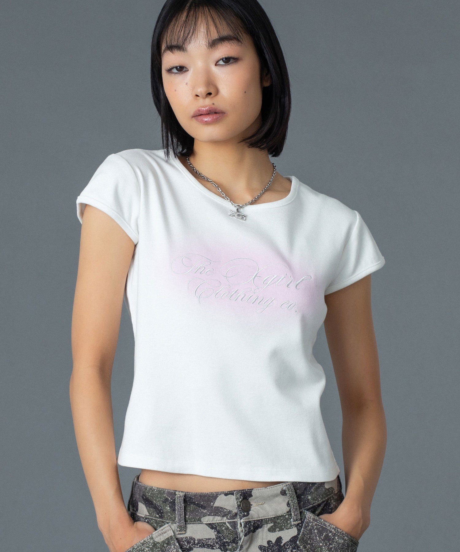 SPRAY AND CURSIVE SCRIPT LOGO S/S BABY TEE