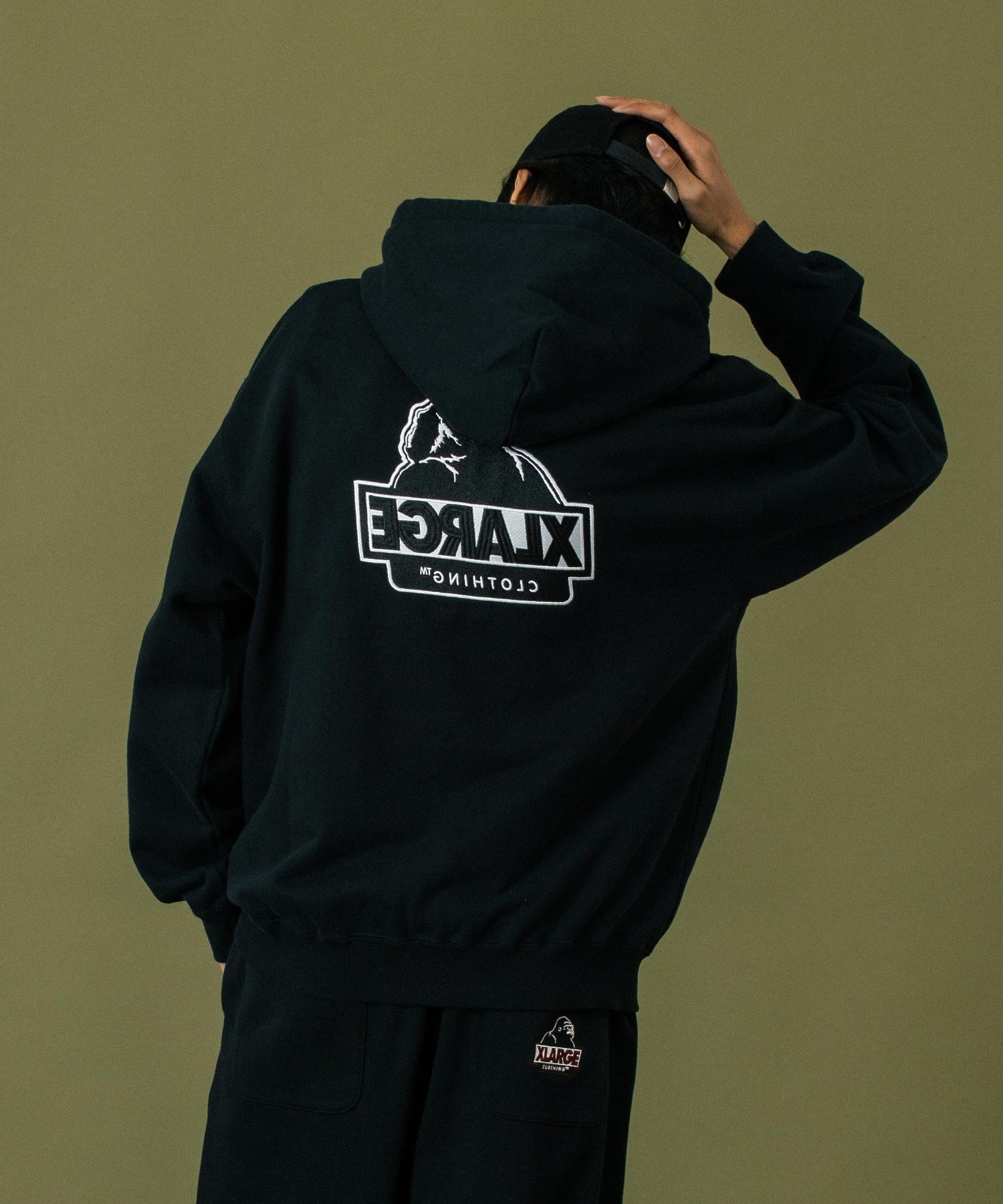 最終値引き‼️XLARGE BACKSIDE SLANTED OG ジップパーカー XLARGE / BACKSIDE SLANTED OG ZIP HOODED SWEATSHIRT