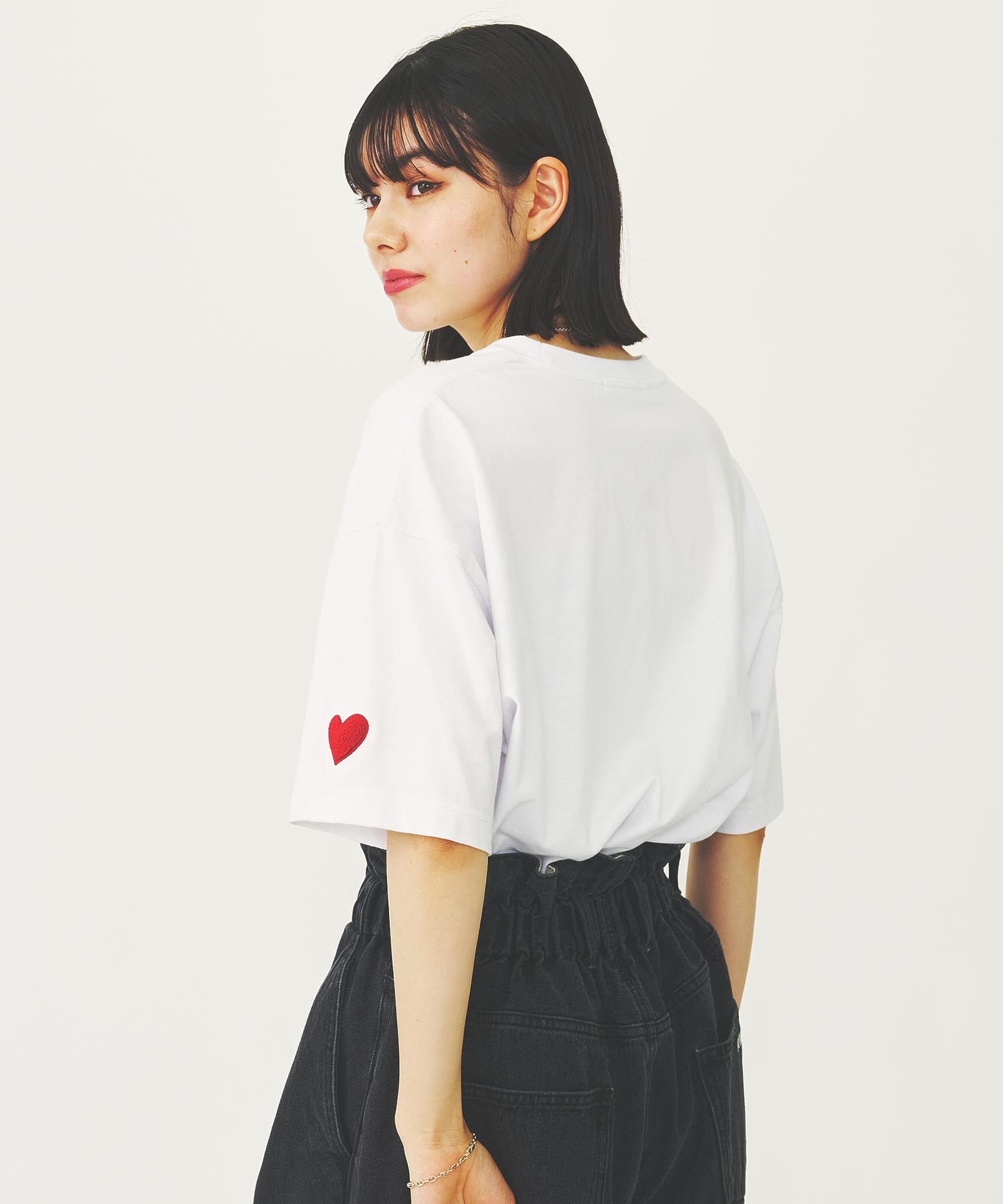 HEART EMBROIDERED LOGO WIDE S/S TEE