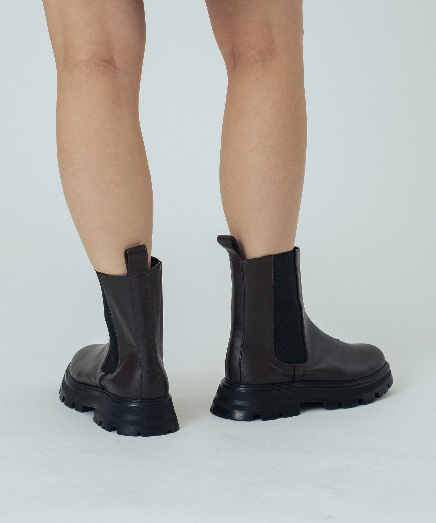 CHELSEA BOOTS