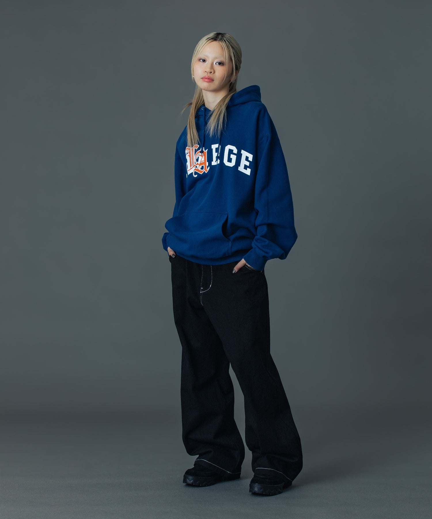 LA PATCHED  HOODED SWEATSHIRT