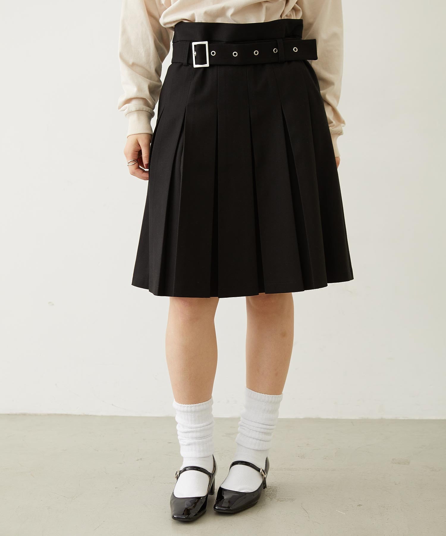 BELTED PLEATED SKIRT