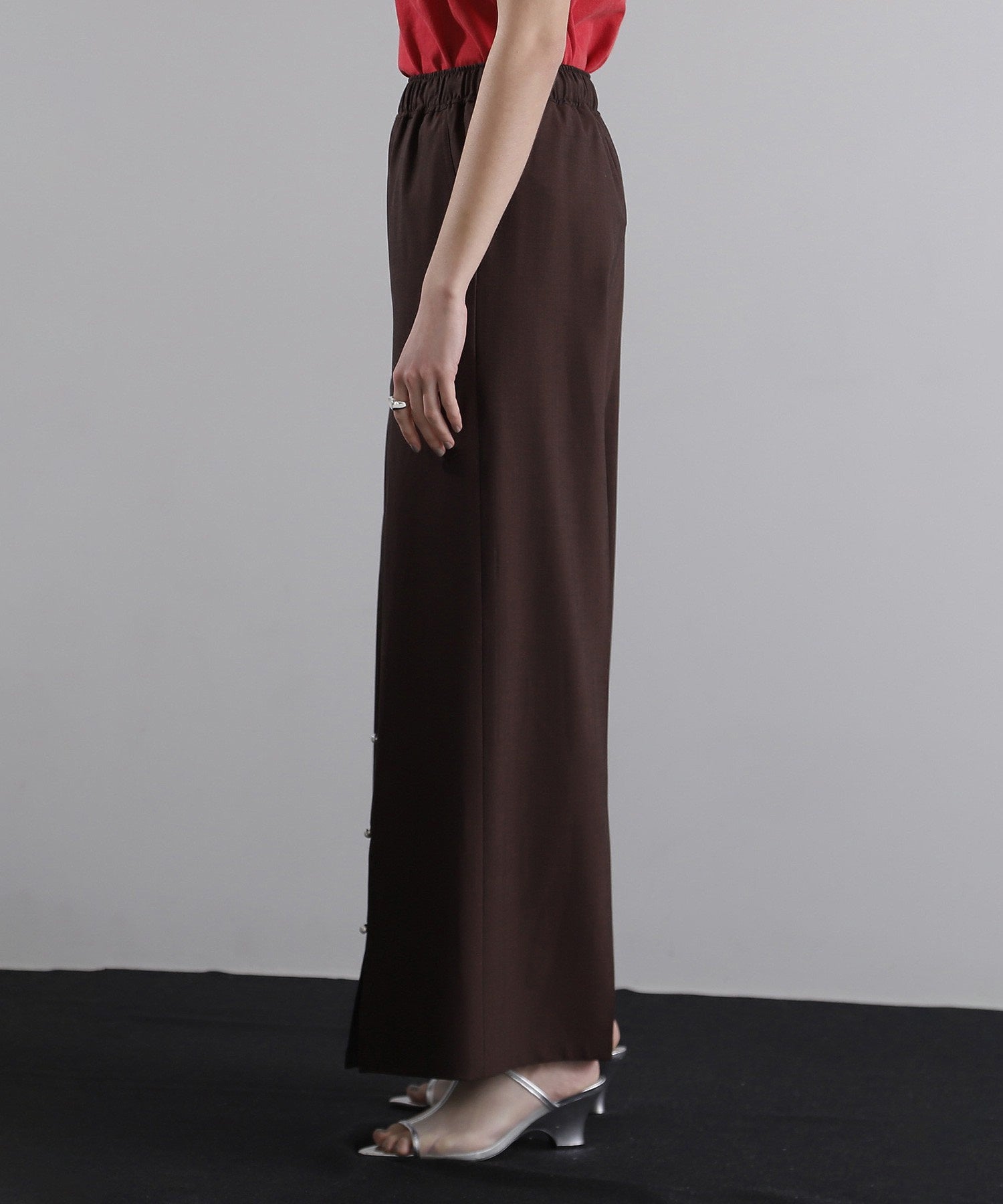 スーチングフロントスリットワンドパンツ