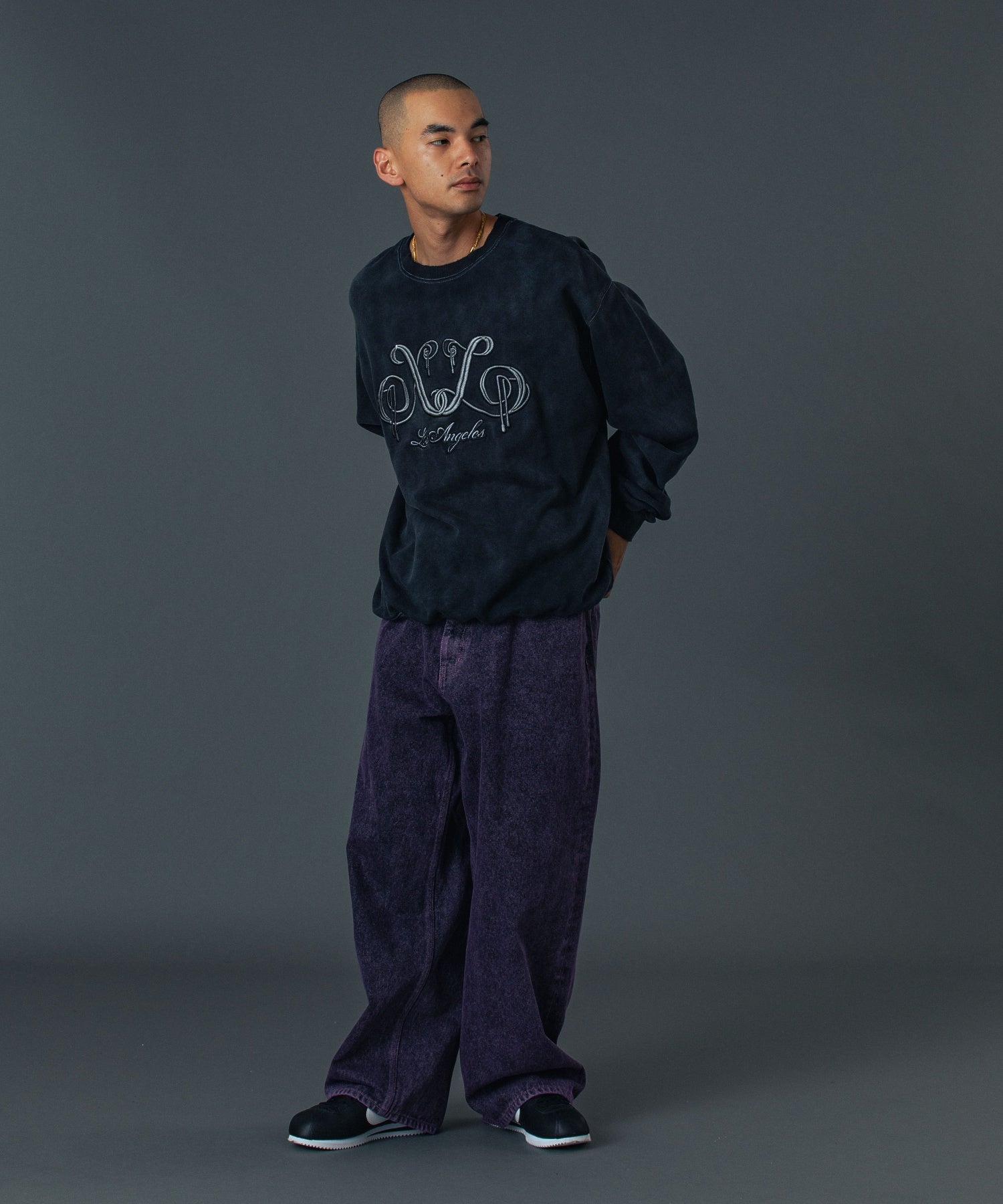 EMBROIDERED BLEACHED CREWNECK SWEATSHIRT