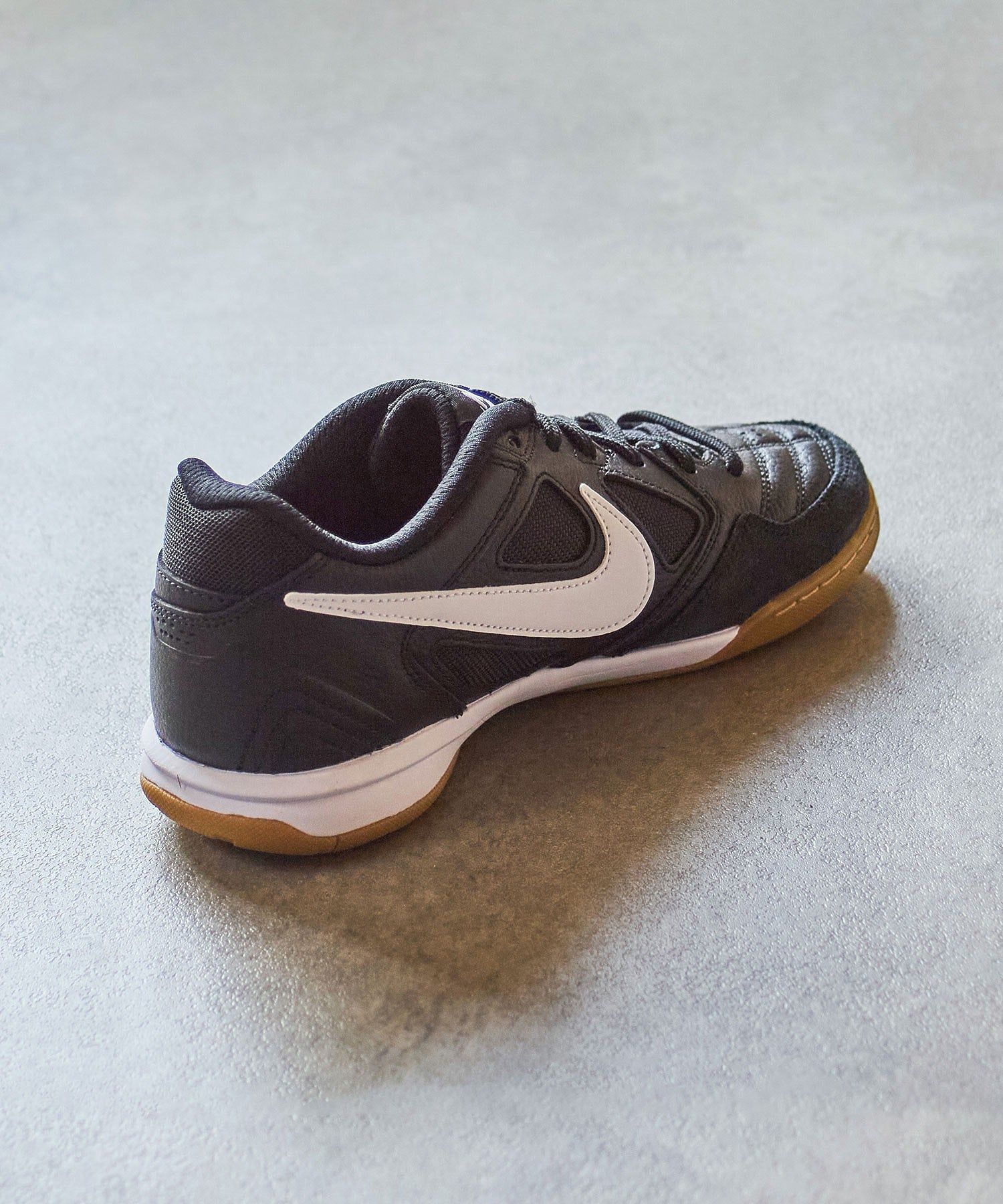 NIKE/GATO