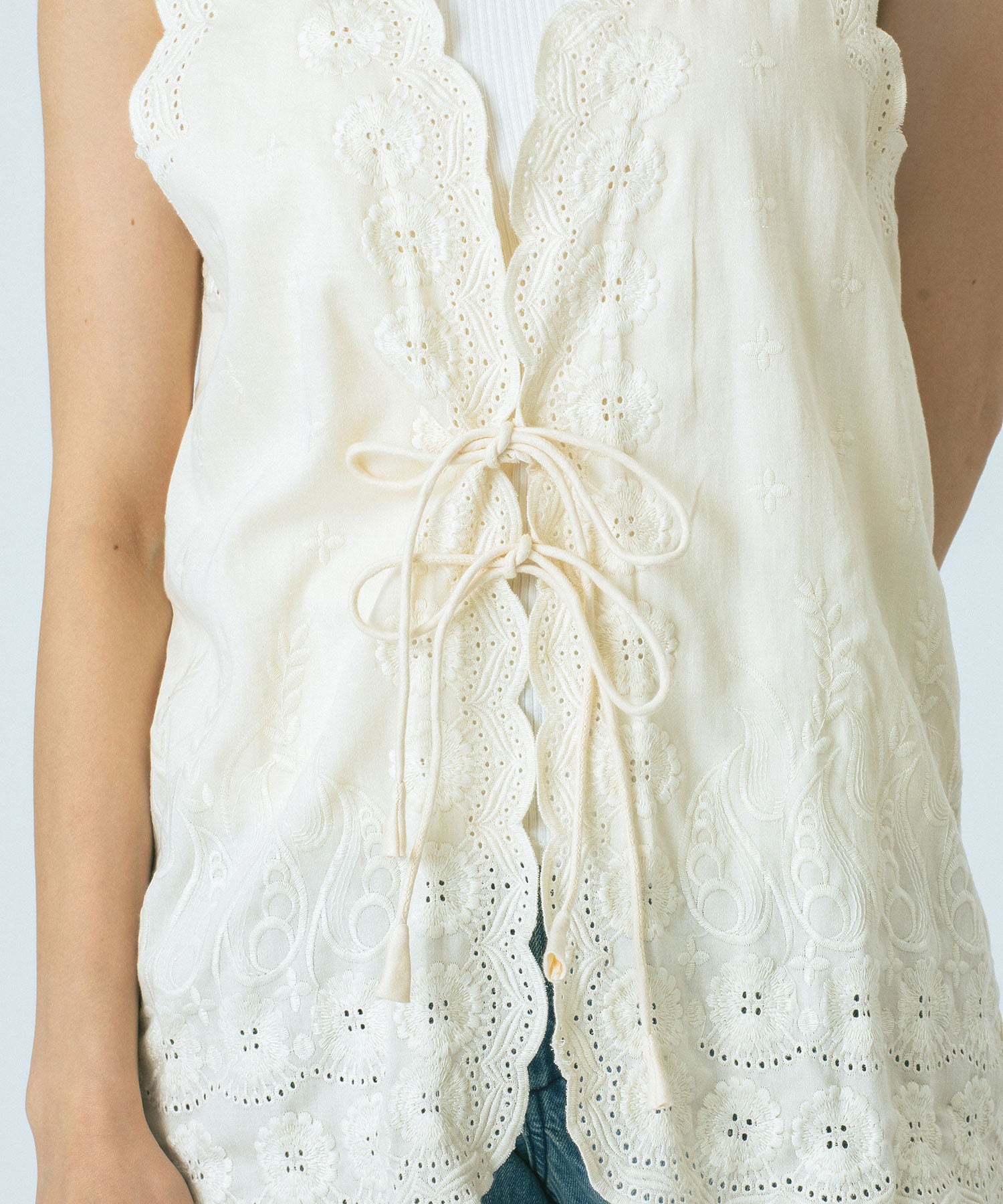 HLAADA for ROSEBUD/EMBROIDERY GILET