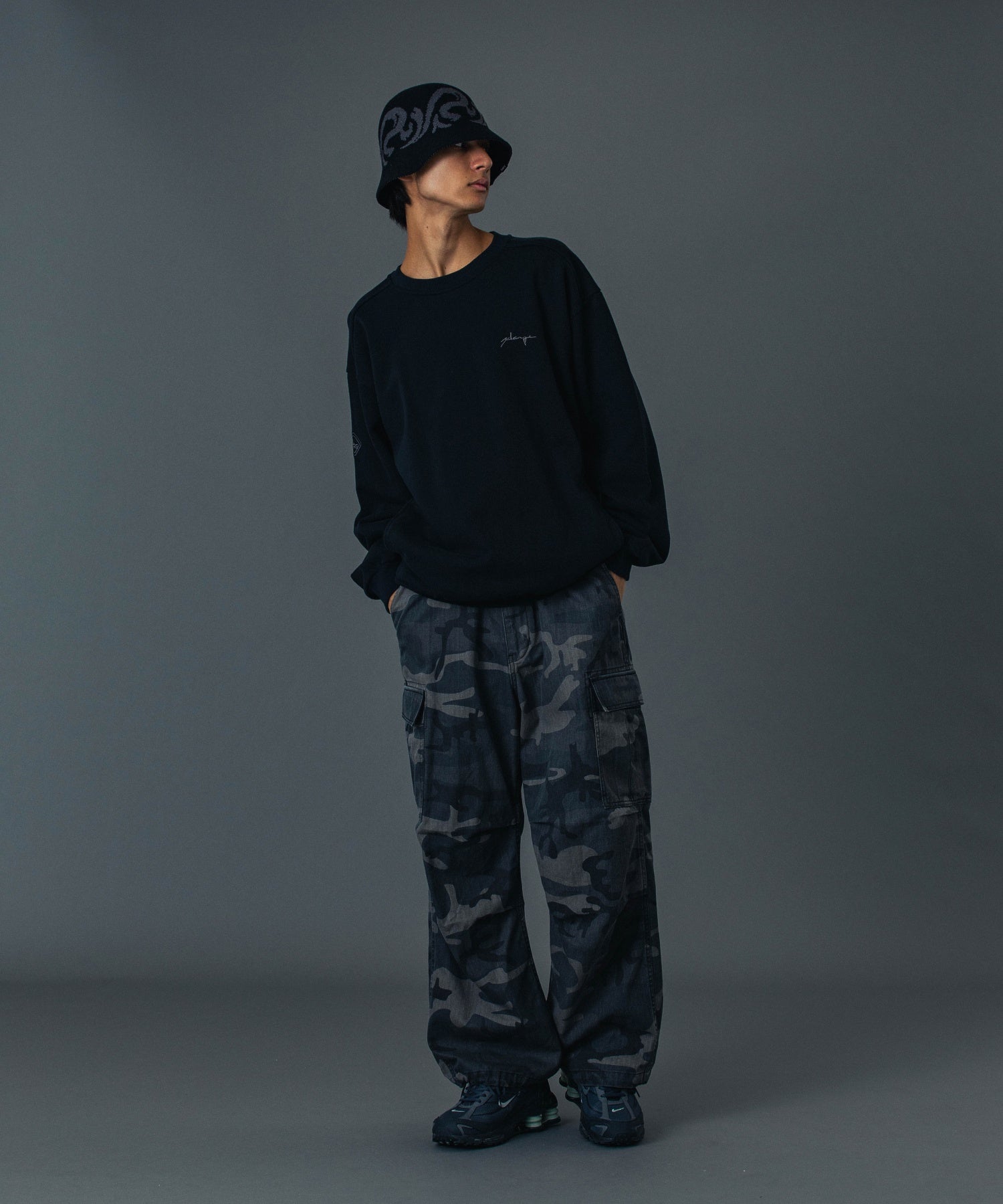 PANELED CREWNECK SWEATSHIRT