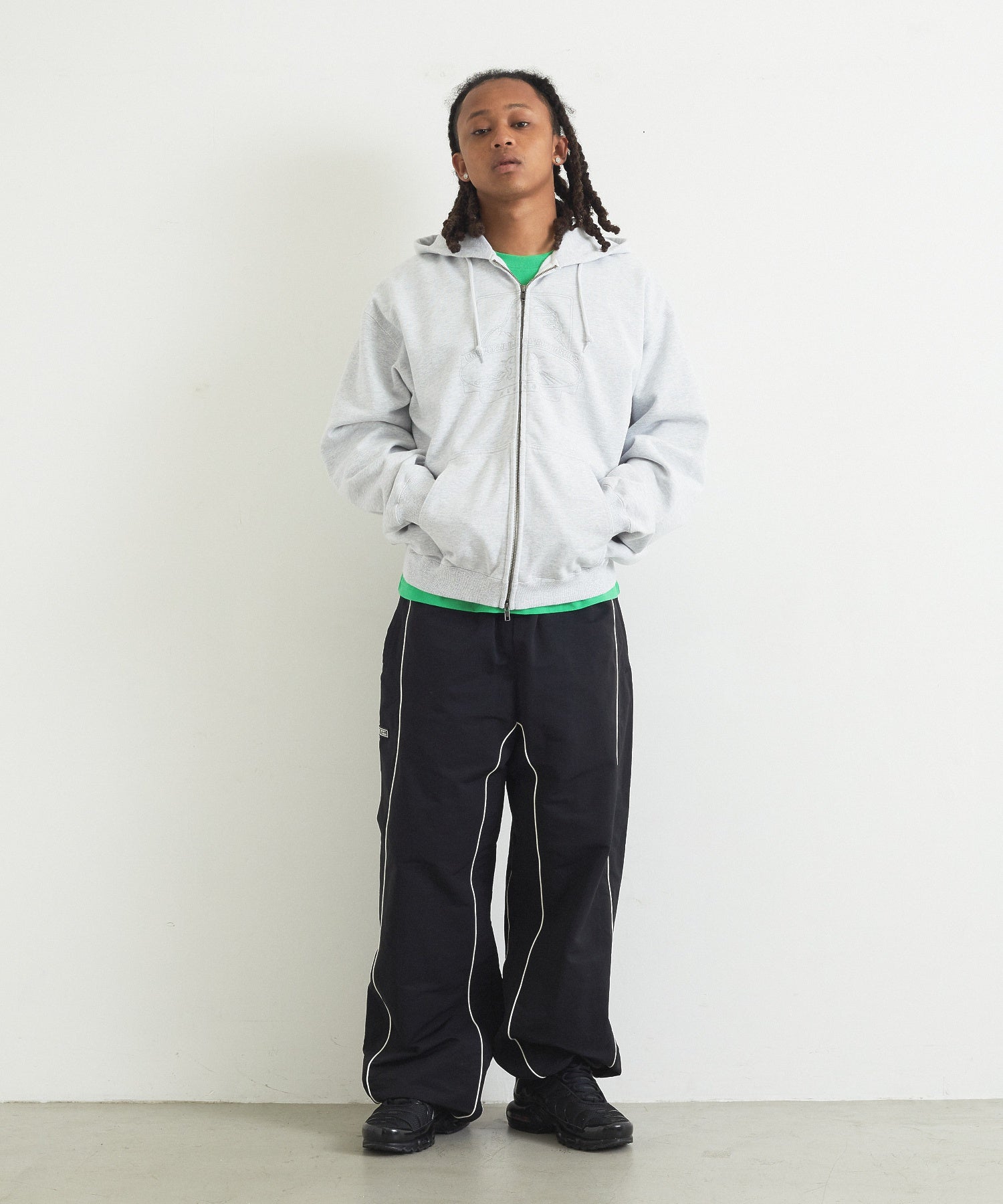 XLARGE×DMC ZIP UP HOODED SWEATSHIRT