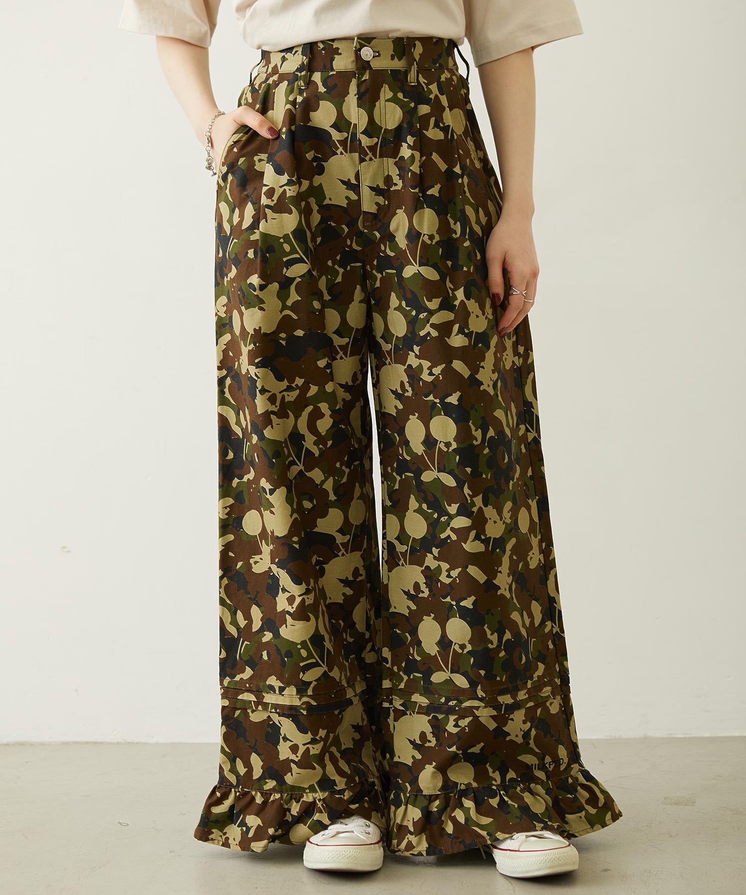 FRILL HEM CAMO PANTS